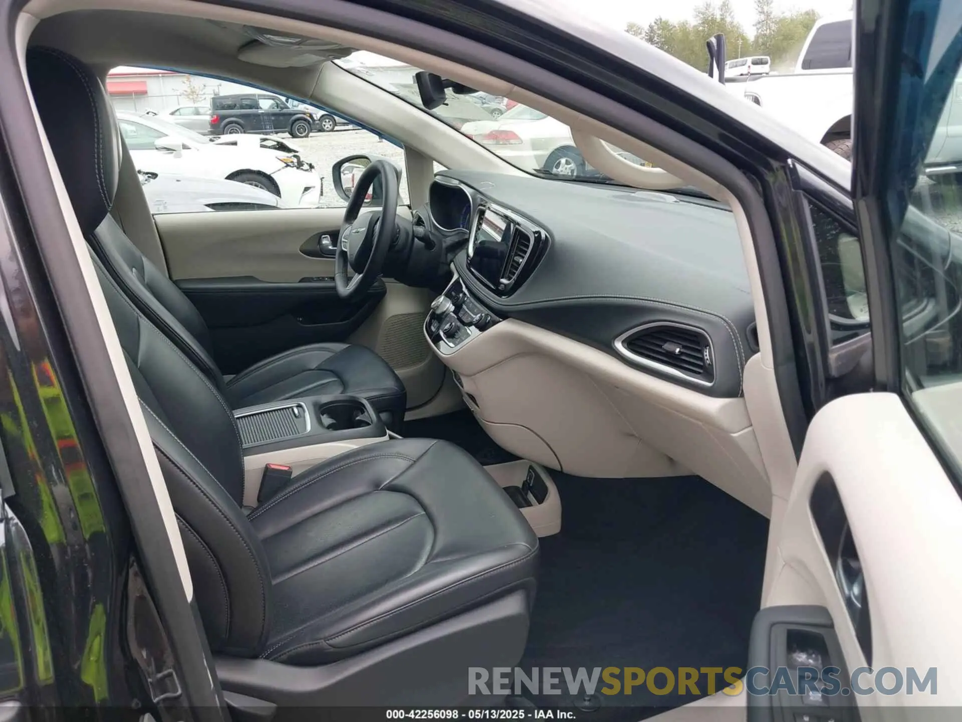 5 Photograph of a damaged car 2C4RC1L7XPR589068 CHRYSLER PACIFICA HYBRID 2023