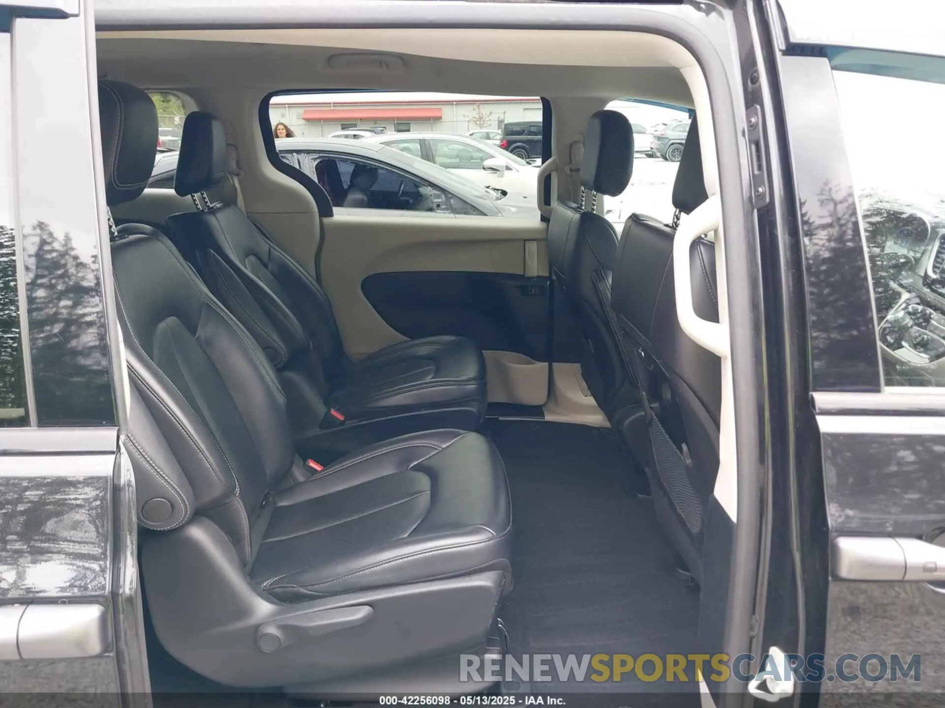 8 Photograph of a damaged car 2C4RC1L7XPR589068 CHRYSLER PACIFICA HYBRID 2023