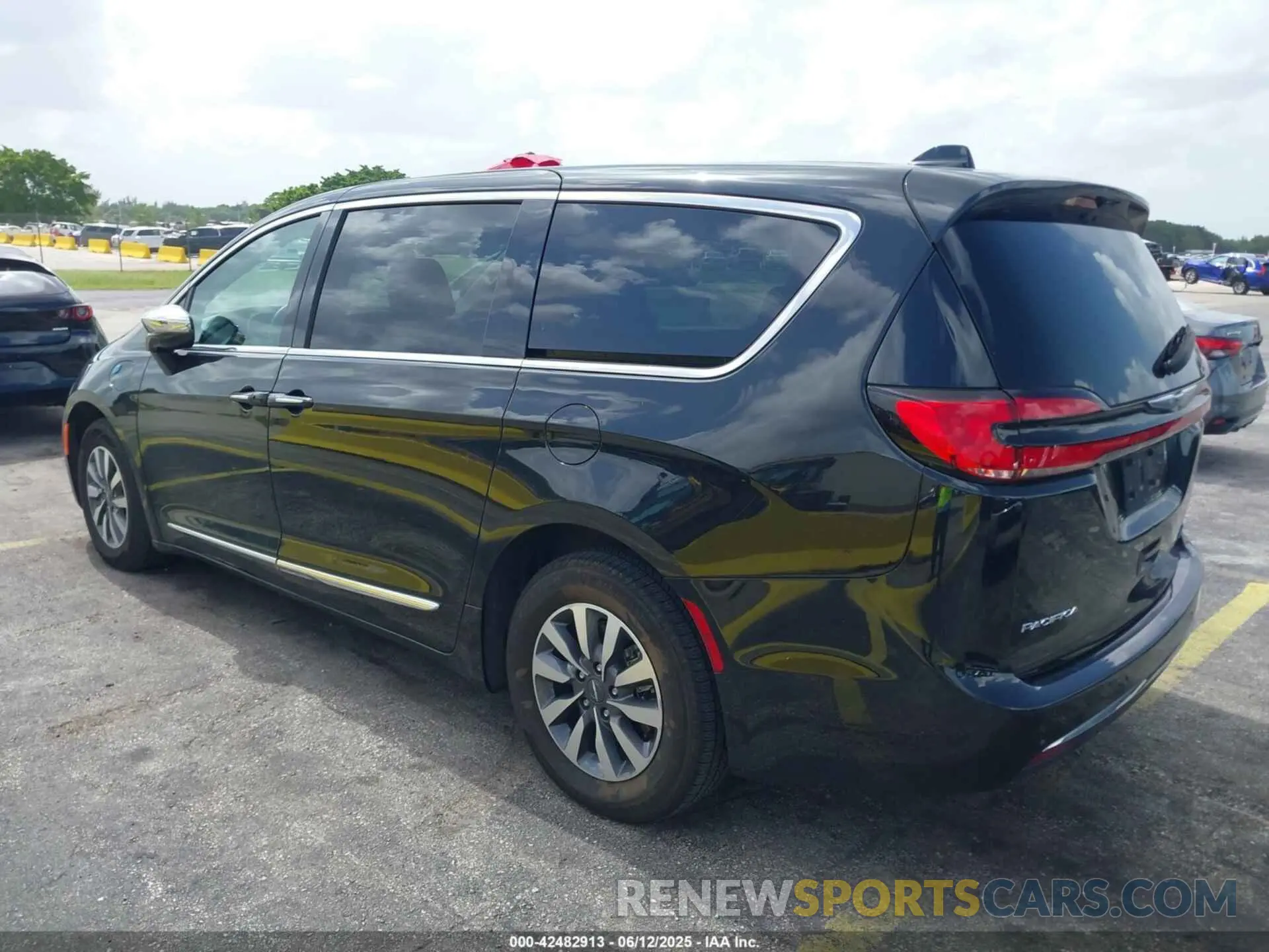 3 Photograph of a damaged car 2C4RC1S73PR541980 CHRYSLER PACIFICA HYBRID 2023