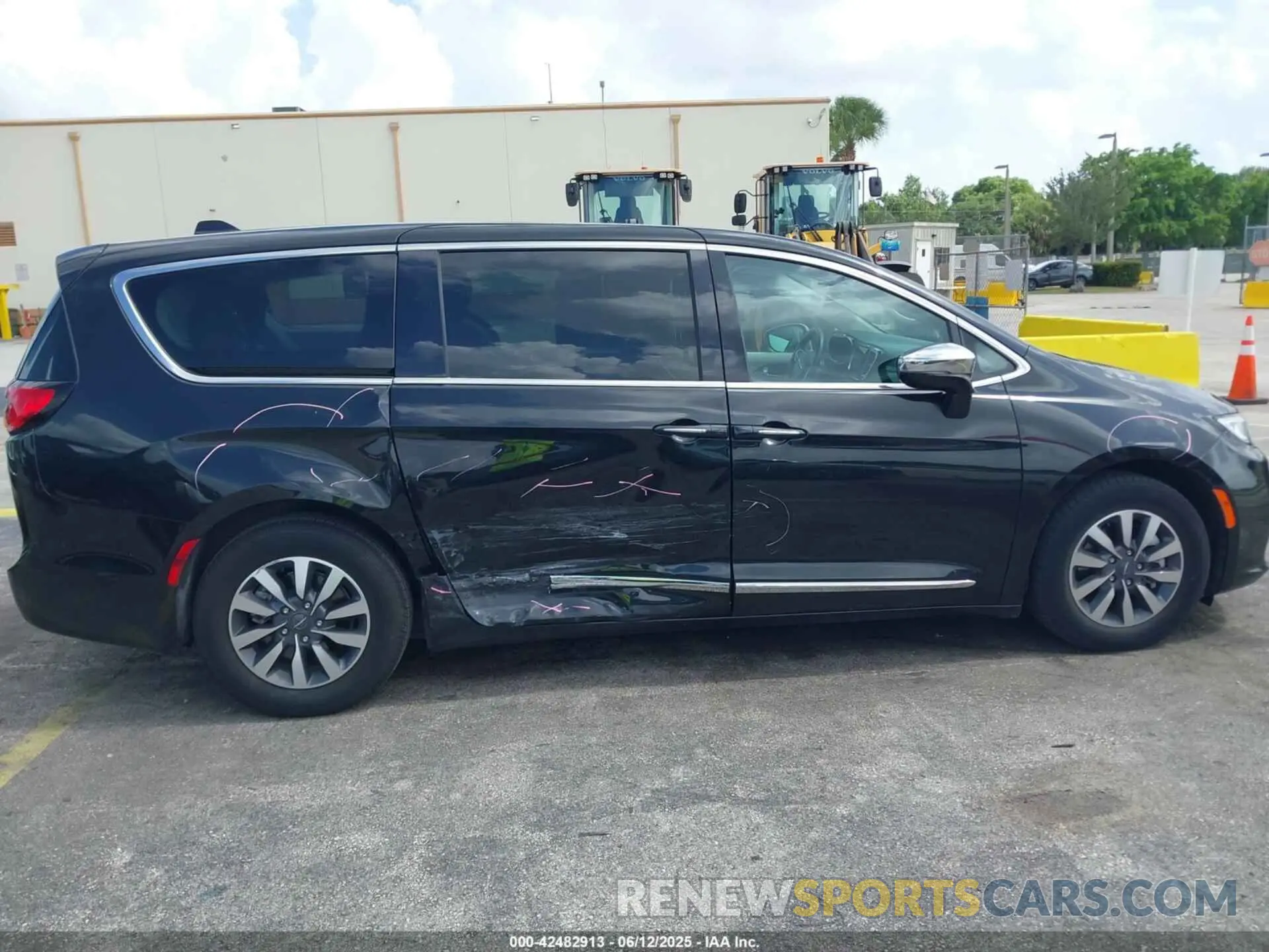 6 Photograph of a damaged car 2C4RC1S73PR541980 CHRYSLER PACIFICA HYBRID 2023