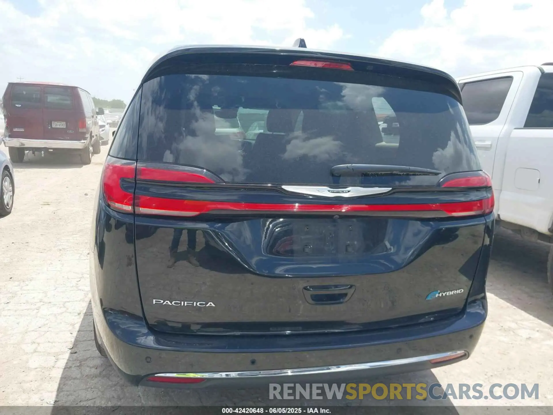 16 Photograph of a damaged car 2C4RC1S79PR630551 CHRYSLER PACIFICA HYBRID 2023