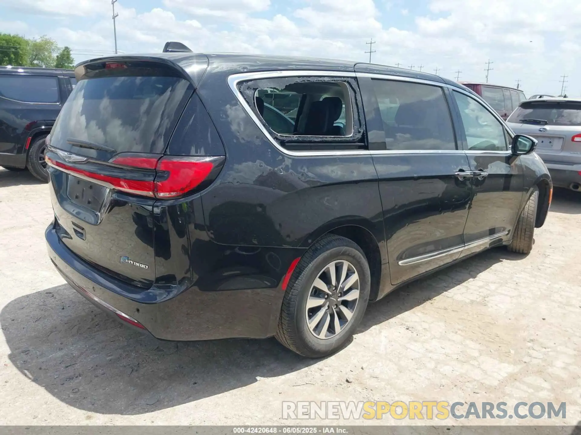 4 Photograph of a damaged car 2C4RC1S79PR630551 CHRYSLER PACIFICA HYBRID 2023