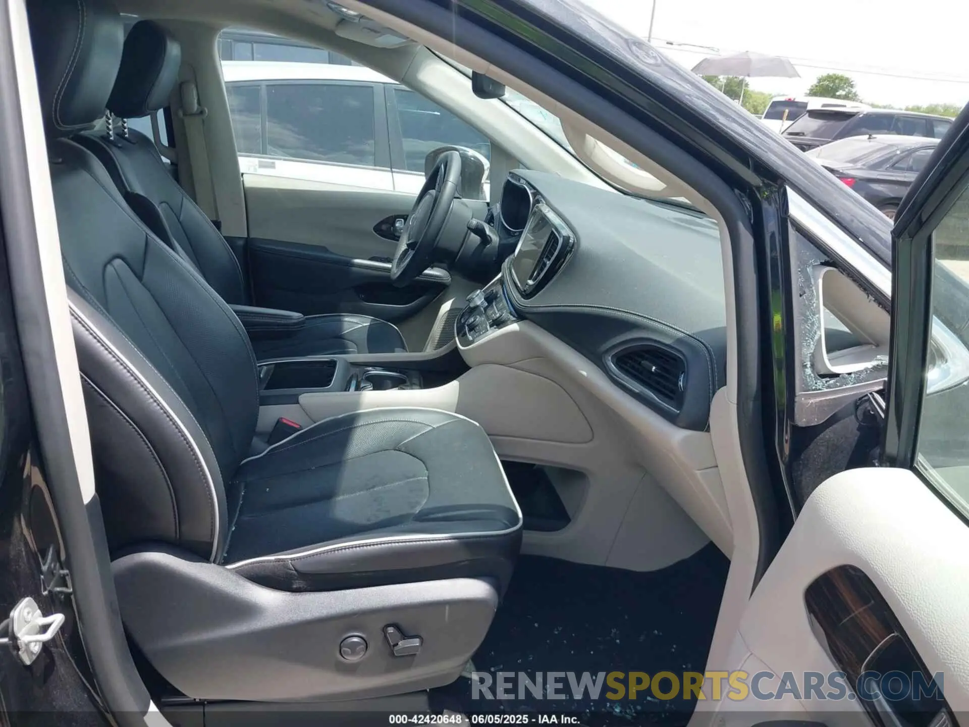 5 Photograph of a damaged car 2C4RC1S79PR630551 CHRYSLER PACIFICA HYBRID 2023