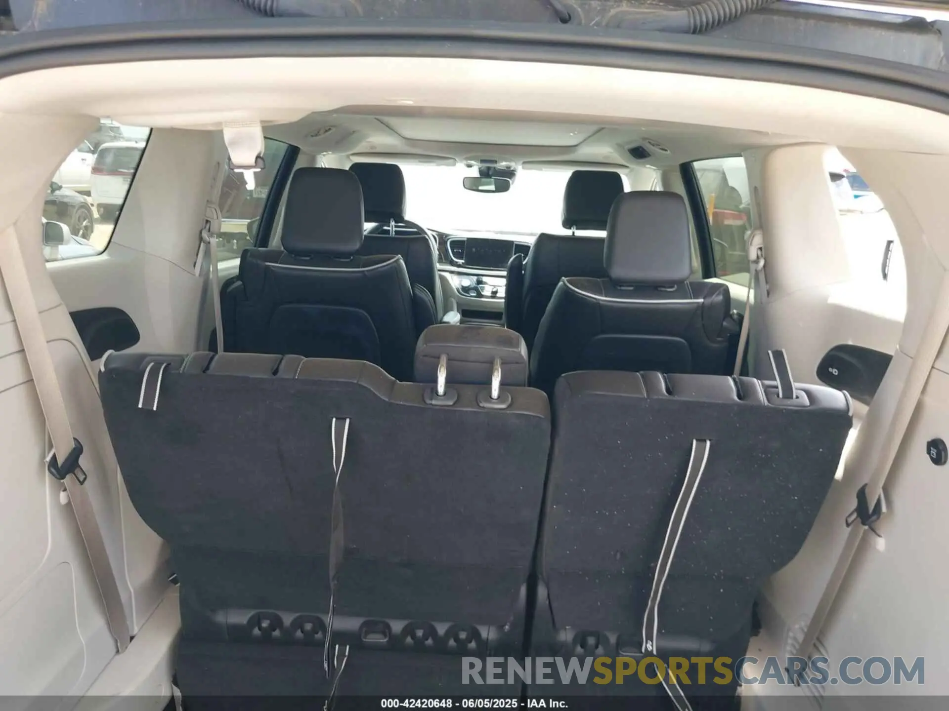 8 Photograph of a damaged car 2C4RC1S79PR630551 CHRYSLER PACIFICA HYBRID 2023
