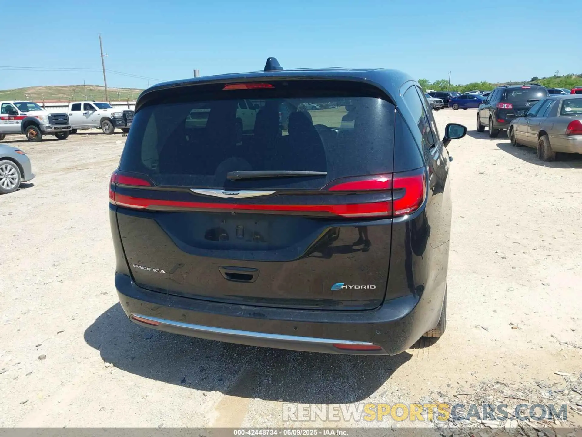 16 Photograph of a damaged car 2C4RC1S70RR169467 CHRYSLER PACIFICA HYBRID 2024