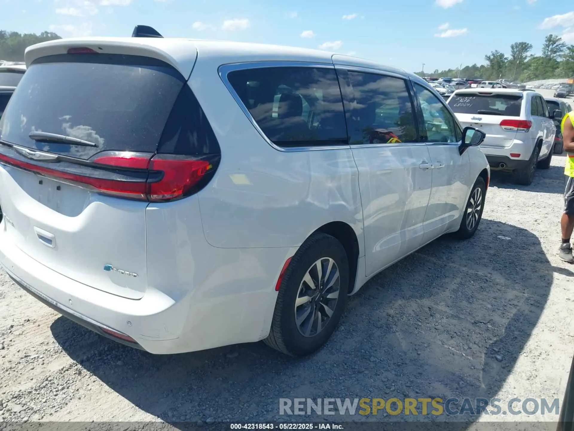 4 Фотография поврежденного автомобиля 2C4RC1S72RR117788 CHRYSLER PACIFICA HYBRID 2024