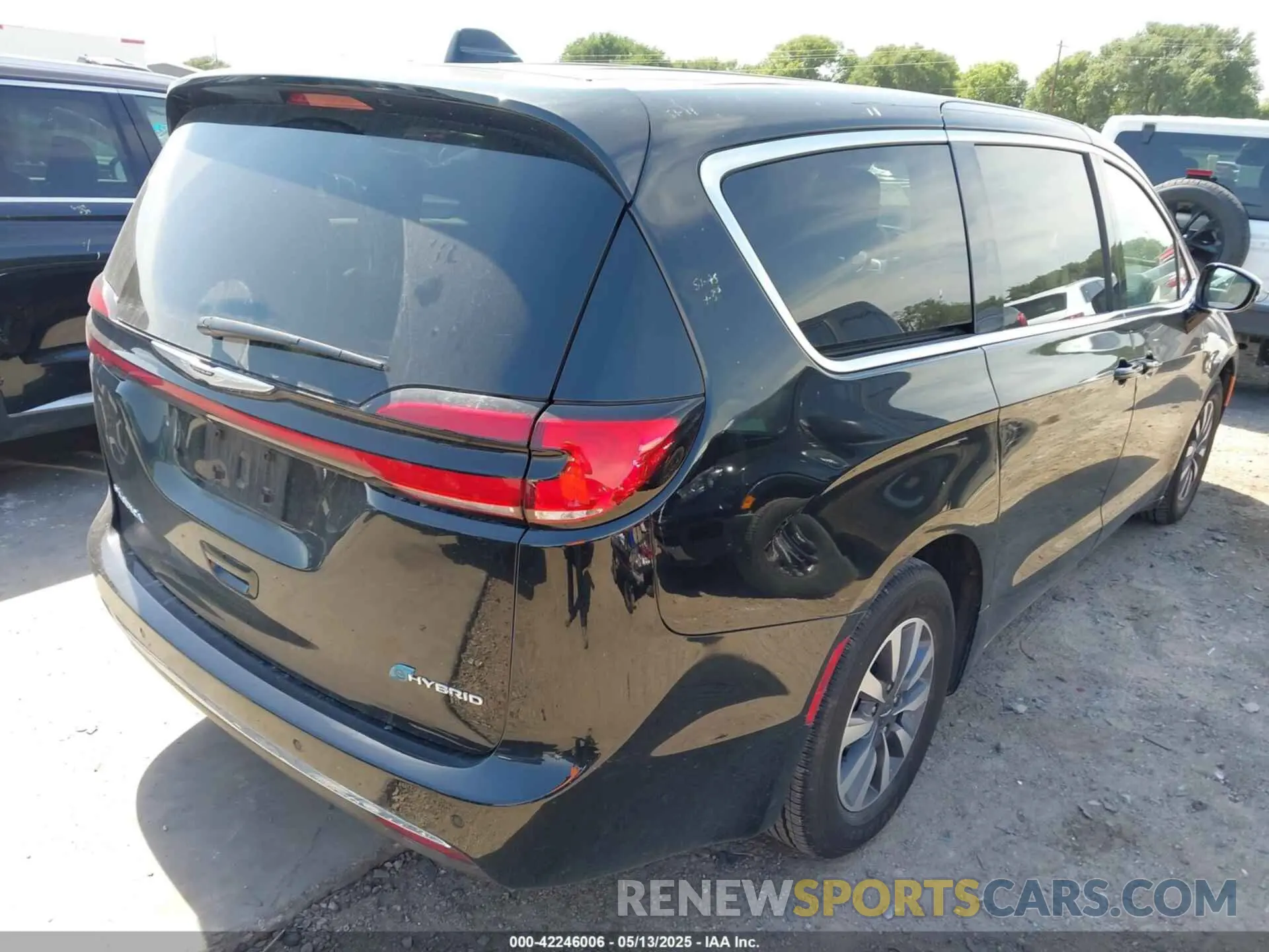4 Фотография поврежденного автомобиля 2C4RC1S73RR185310 CHRYSLER PACIFICA HYBRID 2024