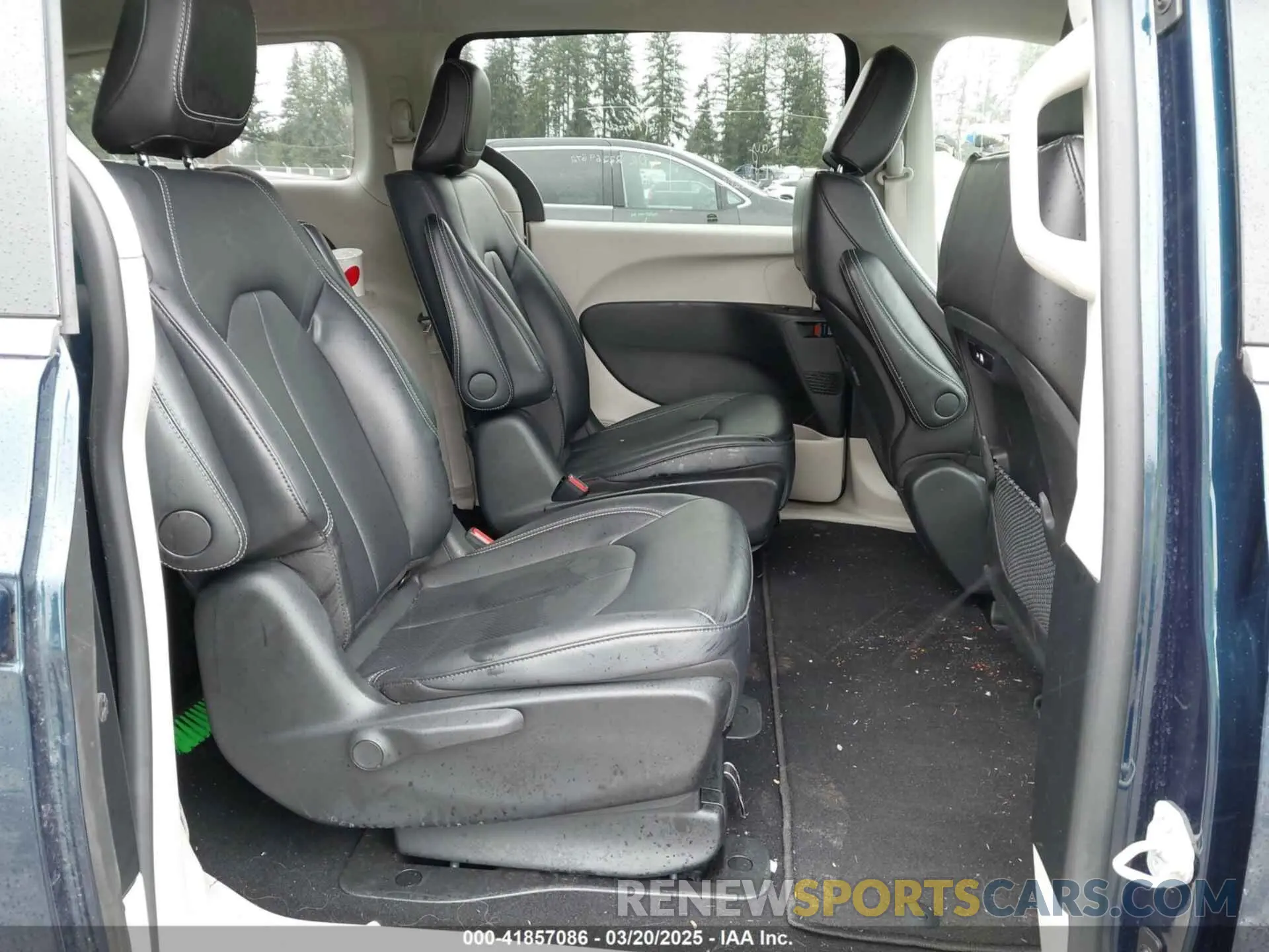 8 Photograph of a damaged car 2C4RC1S73RR188434 CHRYSLER PACIFICA HYBRID 2024