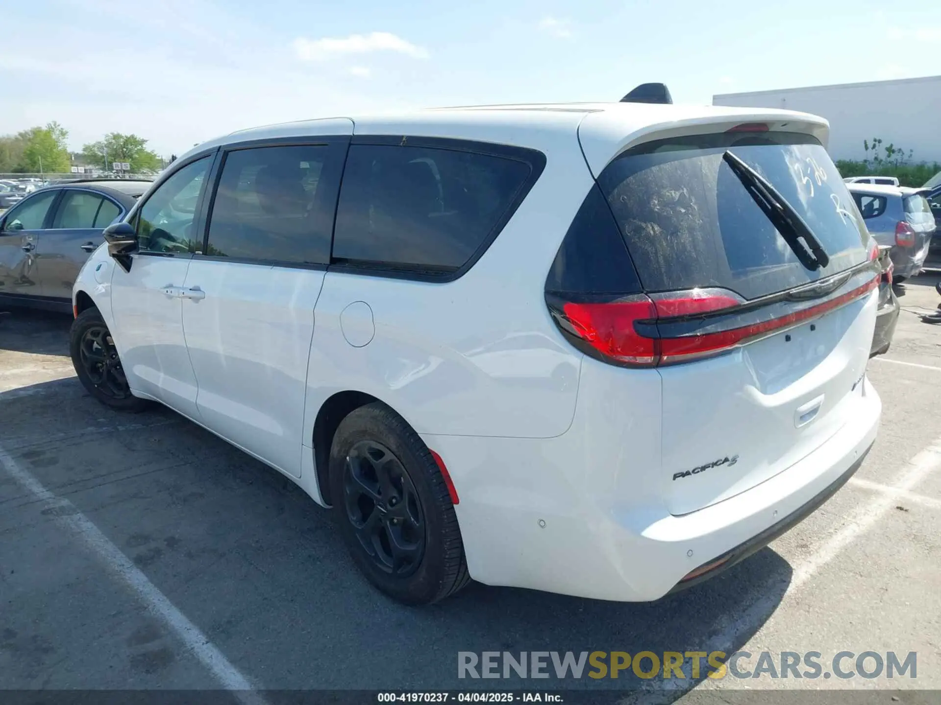3 Фотография поврежденного автомобиля 2C4RC1S74RR115265 CHRYSLER PACIFICA HYBRID 2024