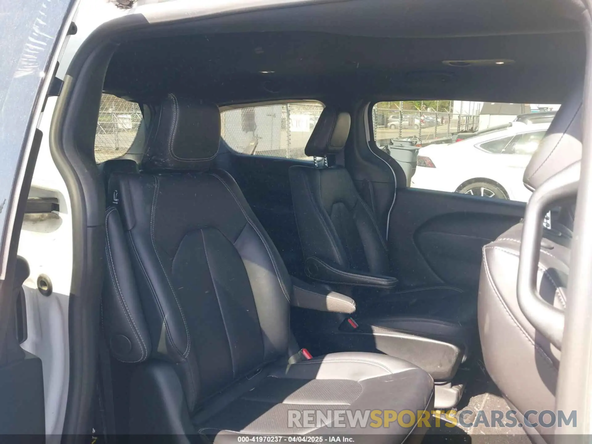 8 Фотография поврежденного автомобиля 2C4RC1S74RR115265 CHRYSLER PACIFICA HYBRID 2024
