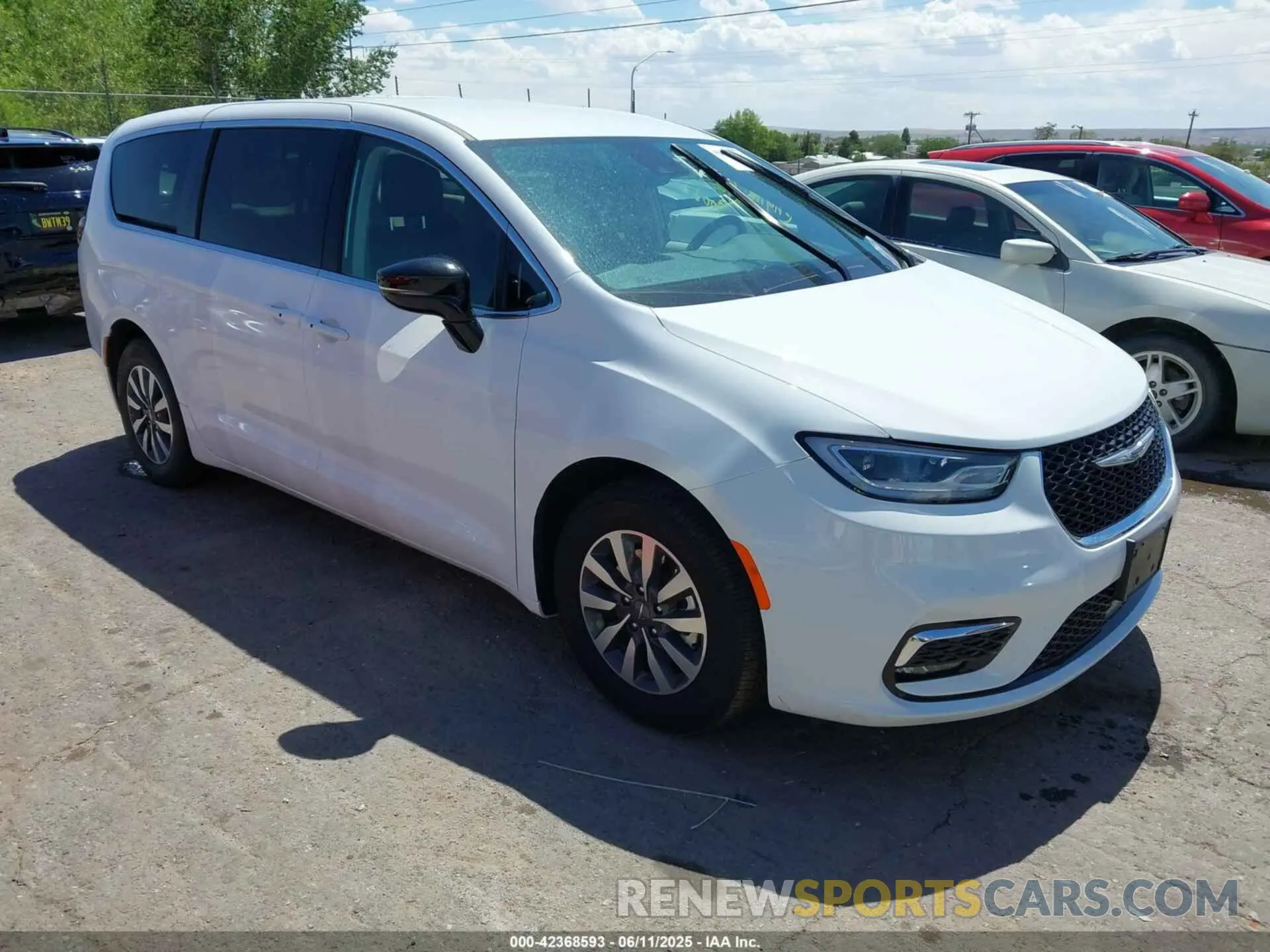 1 Photograph of a damaged car 2C4RC1S74RR153420 CHRYSLER PACIFICA HYBRID 2024