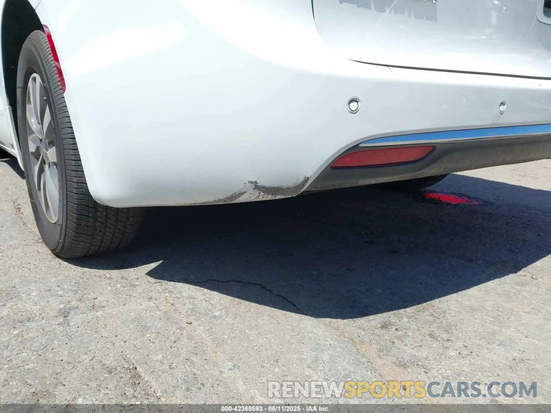 6 Photograph of a damaged car 2C4RC1S74RR153420 CHRYSLER PACIFICA HYBRID 2024