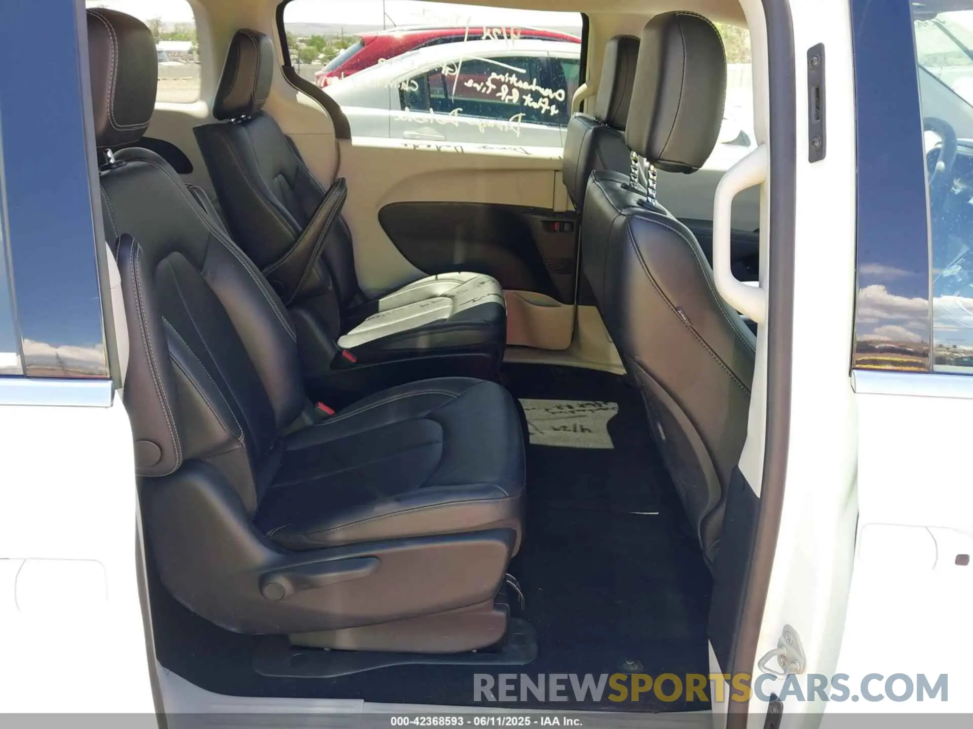 8 Photograph of a damaged car 2C4RC1S74RR153420 CHRYSLER PACIFICA HYBRID 2024
