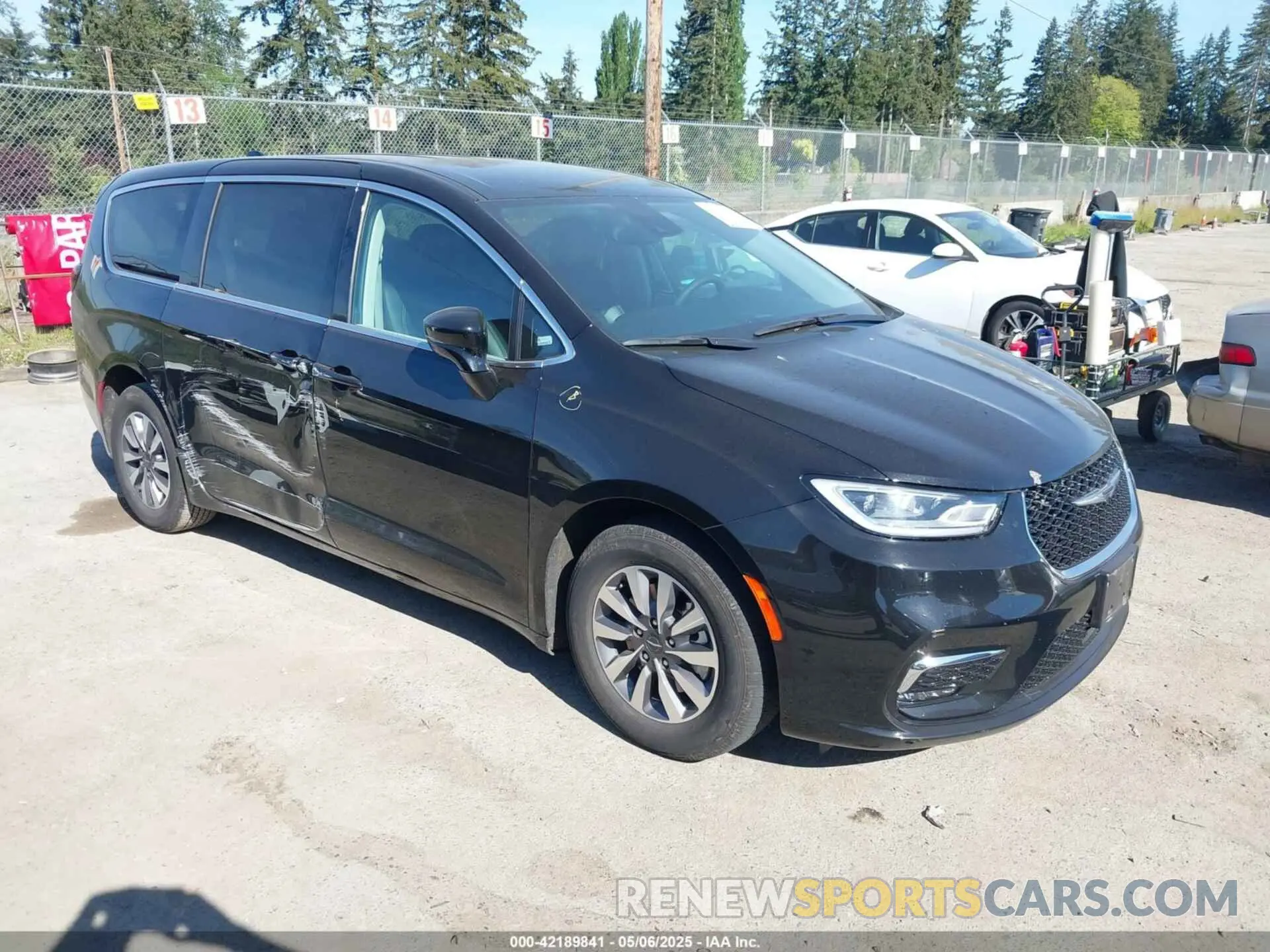 1 Фотография поврежденного автомобиля 2C4RC1S74RR166703 CHRYSLER PACIFICA HYBRID 2024
