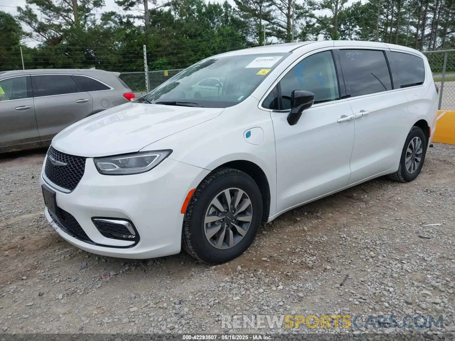 2 Photograph of a damaged car 2C4RC1S75RR103836 CHRYSLER PACIFICA HYBRID 2024