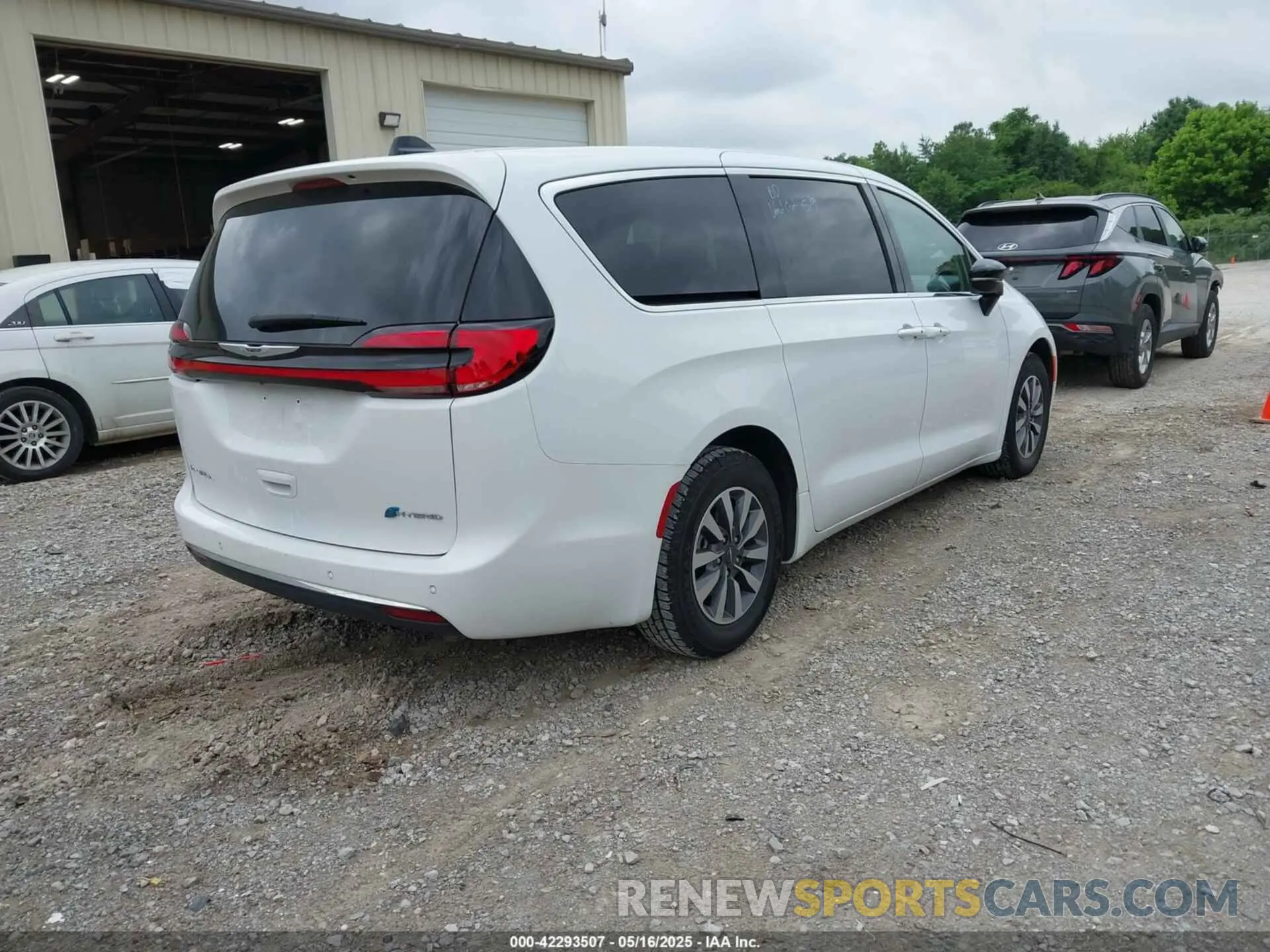 4 Photograph of a damaged car 2C4RC1S75RR103836 CHRYSLER PACIFICA HYBRID 2024