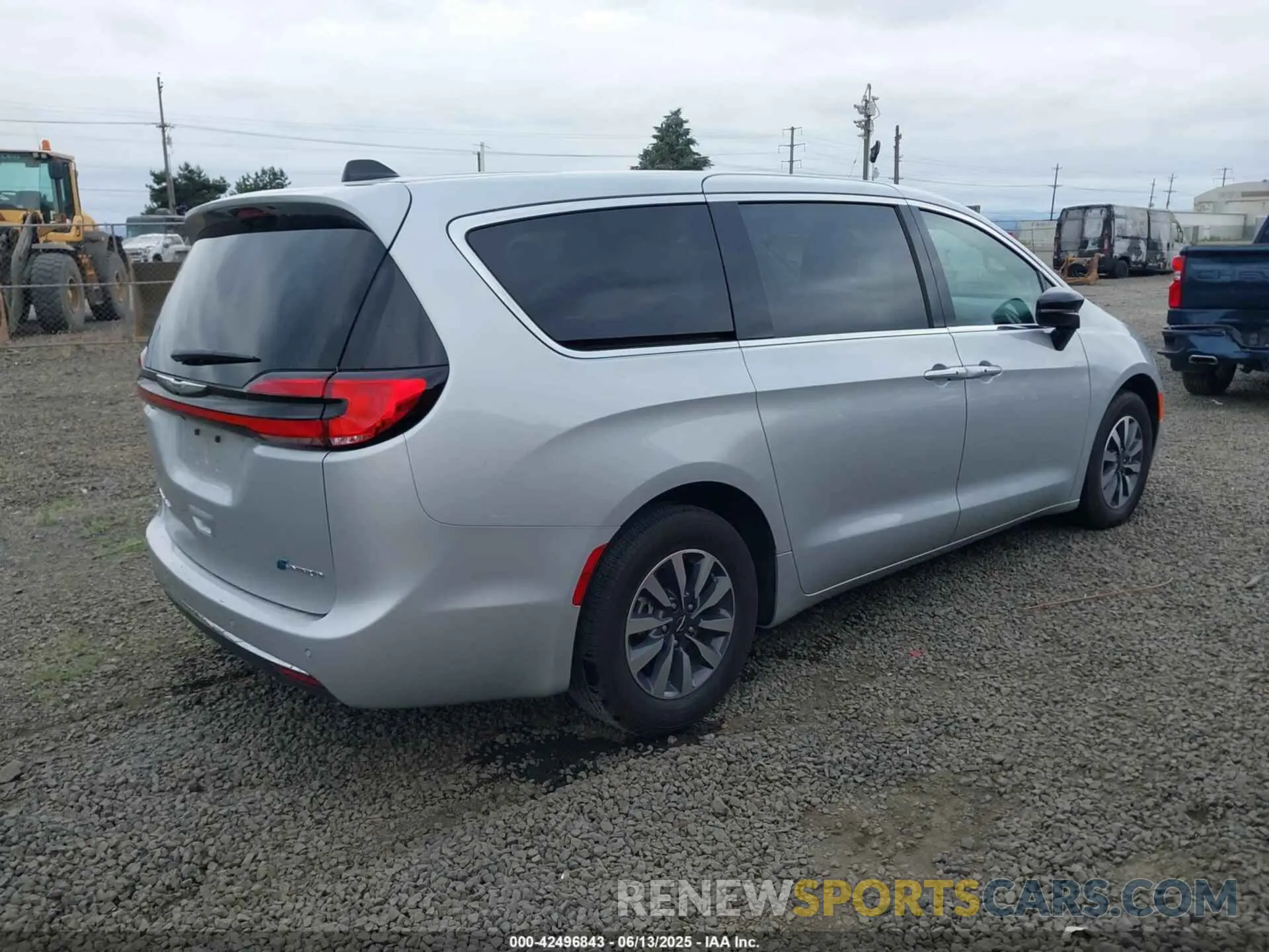4 Photograph of a damaged car 2C4RC1S75RR156715 CHRYSLER PACIFICA HYBRID 2024
