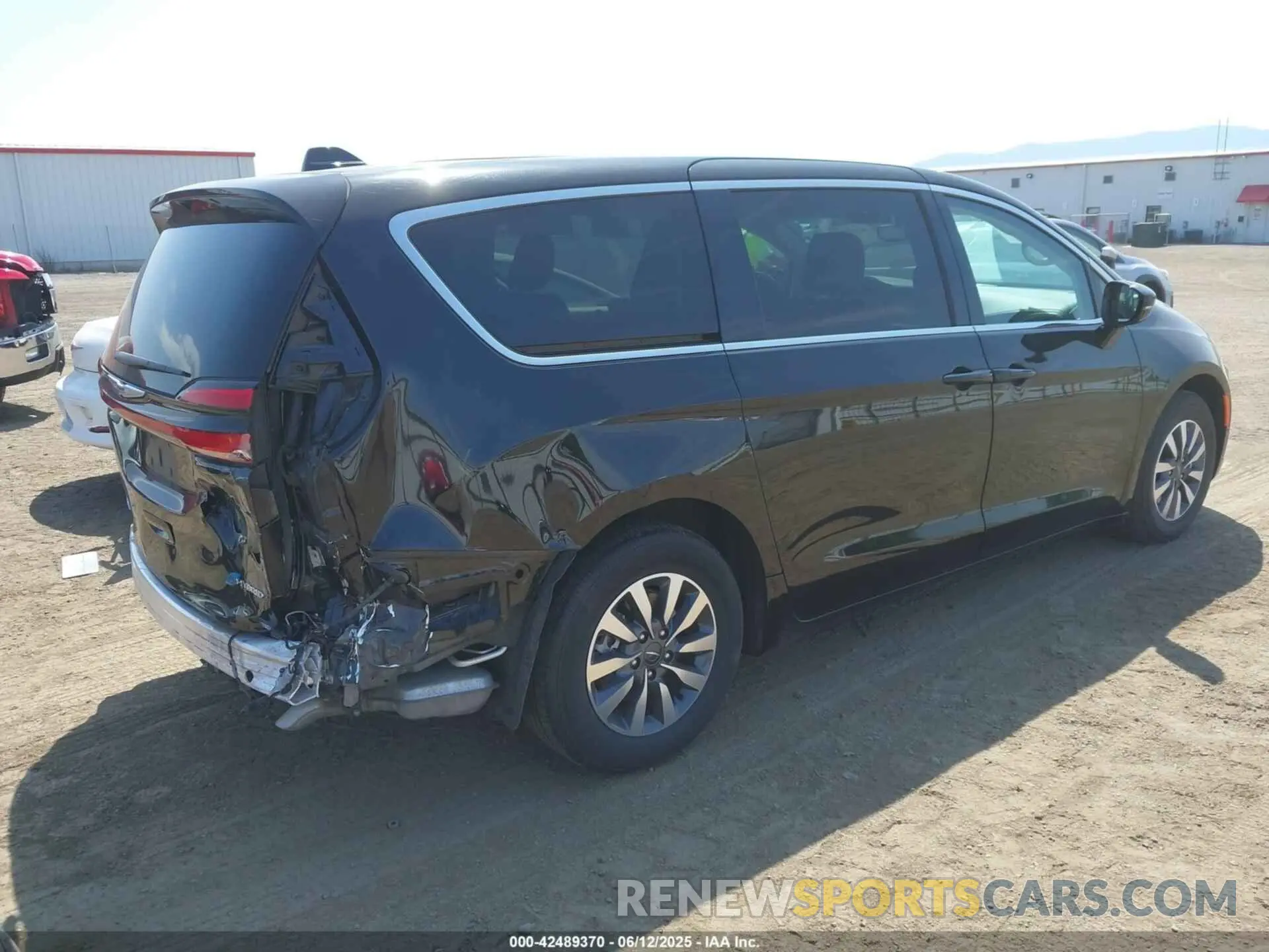 4 Photograph of a damaged car 2C4RC1S76RR177928 CHRYSLER PACIFICA HYBRID 2024