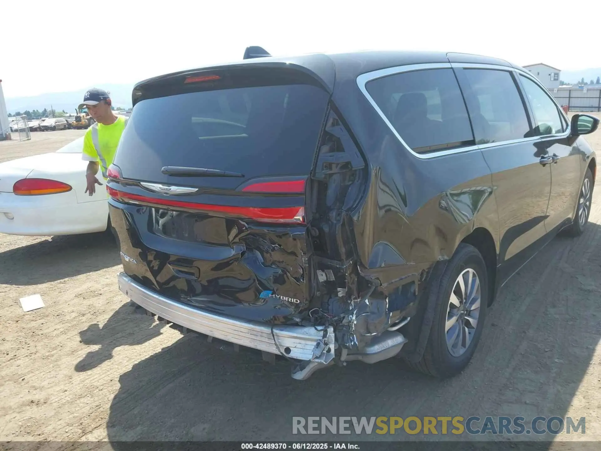 6 Photograph of a damaged car 2C4RC1S76RR177928 CHRYSLER PACIFICA HYBRID 2024