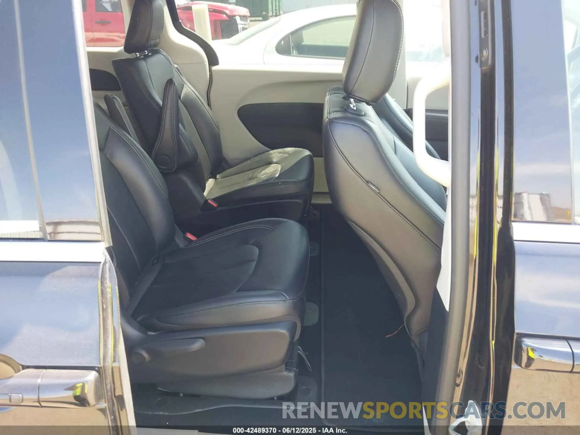 8 Photograph of a damaged car 2C4RC1S76RR177928 CHRYSLER PACIFICA HYBRID 2024
