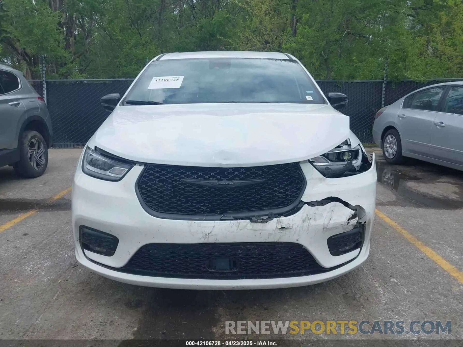 11 Photograph of a damaged car 2C4RC1S77RR111940 CHRYSLER PACIFICA HYBRID 2024