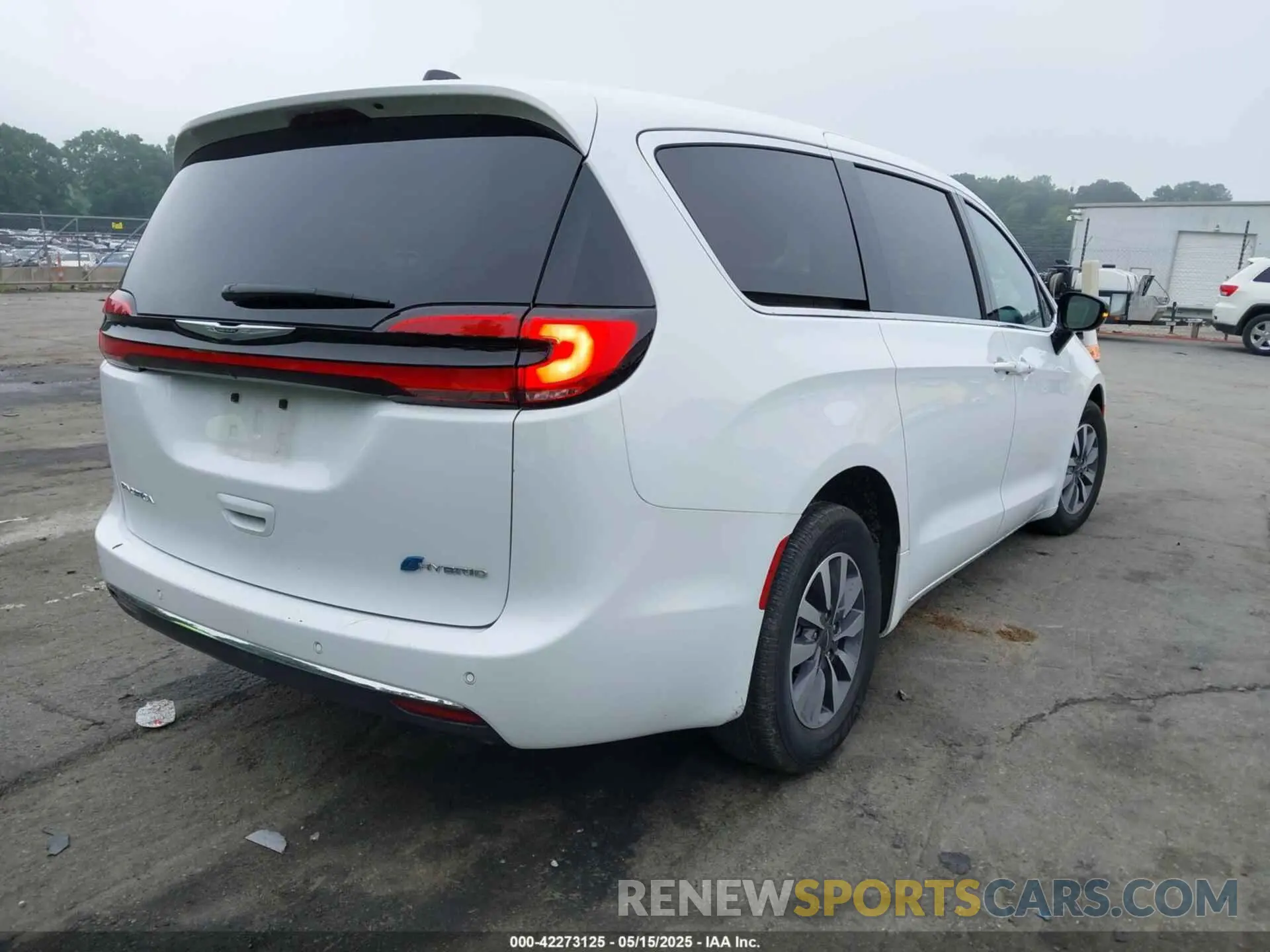 4 Фотография поврежденного автомобиля 2C4RC1S78RR150309 CHRYSLER PACIFICA HYBRID 2024