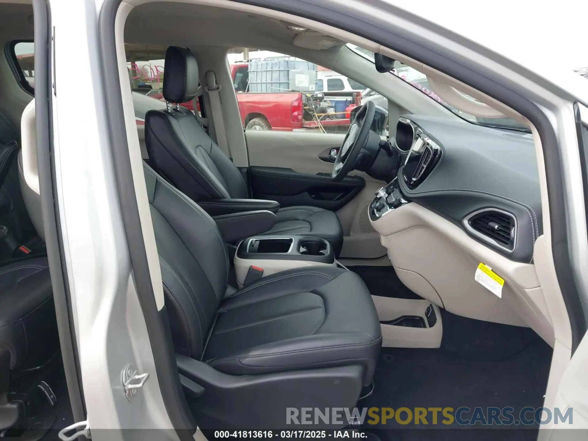 5 Photograph of a damaged car 2C4RC1S78RR188462 CHRYSLER PACIFICA HYBRID 2024