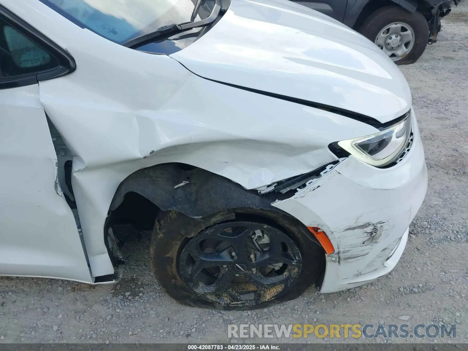 6 Photograph of a damaged car 2C4RC1S7XRR115352 CHRYSLER PACIFICA HYBRID 2024