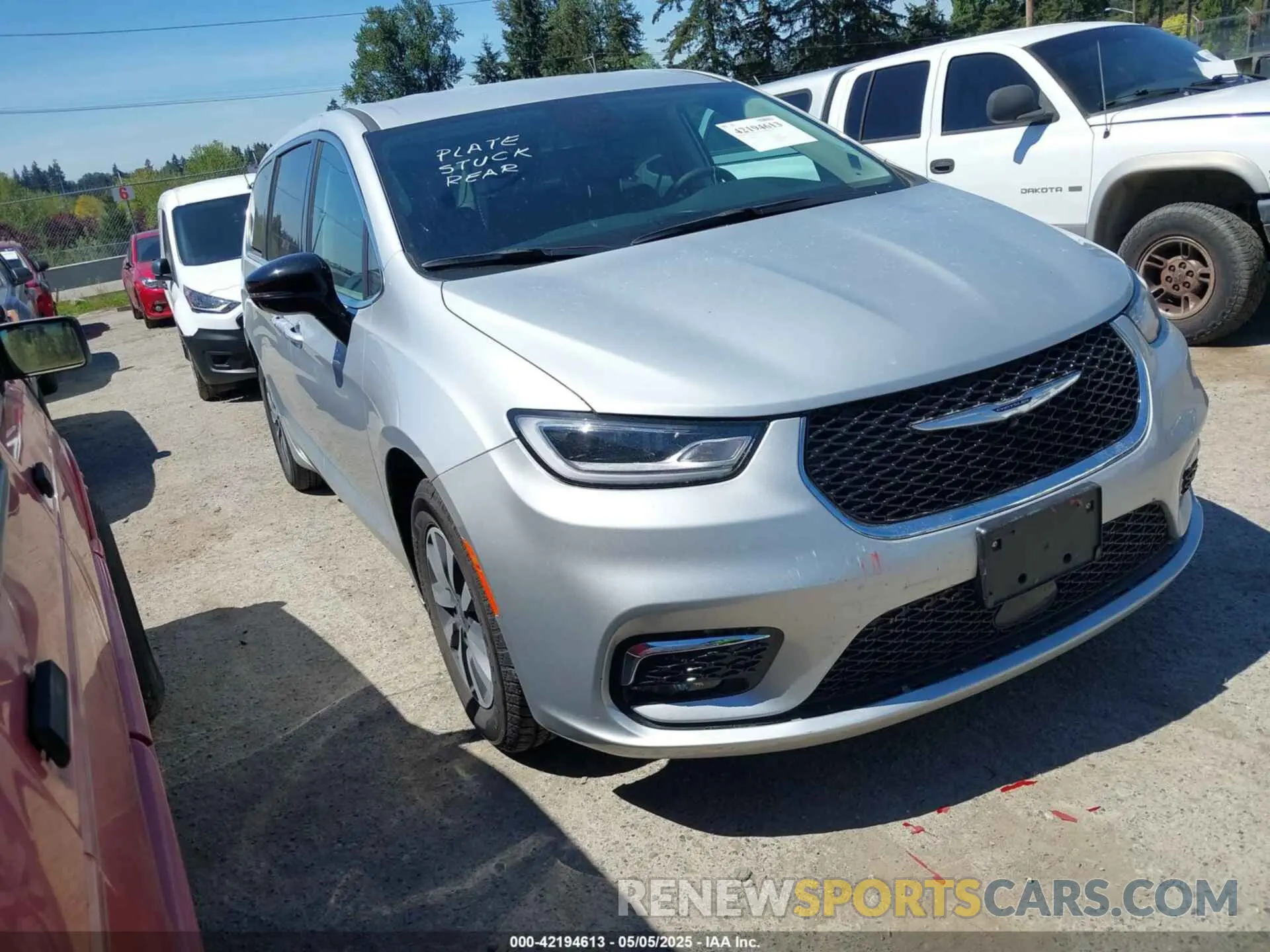 1 Фотография поврежденного автомобиля 2C4RC1S7XRR147332 CHRYSLER PACIFICA HYBRID 2024