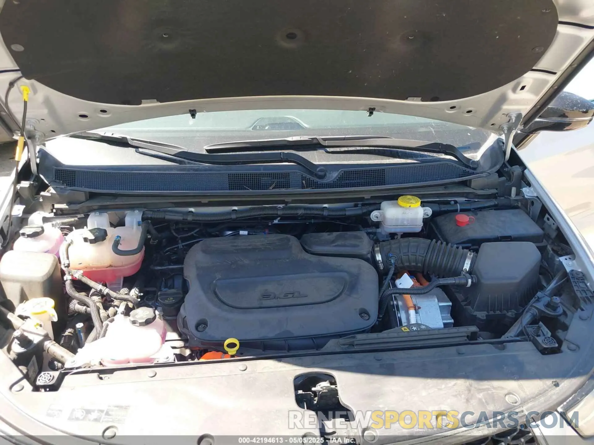 10 Фотография поврежденного автомобиля 2C4RC1S7XRR147332 CHRYSLER PACIFICA HYBRID 2024