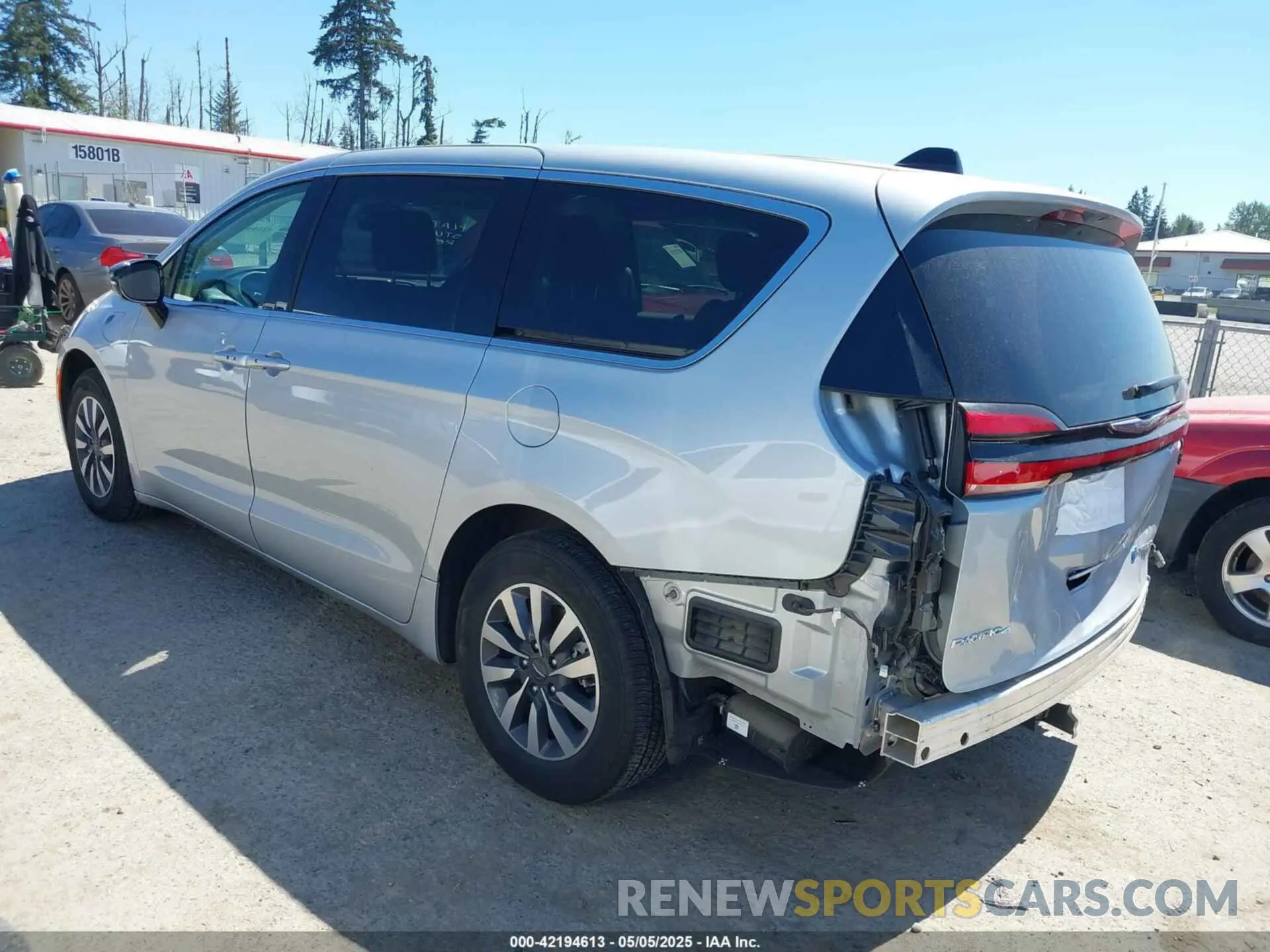 3 Фотография поврежденного автомобиля 2C4RC1S7XRR147332 CHRYSLER PACIFICA HYBRID 2024