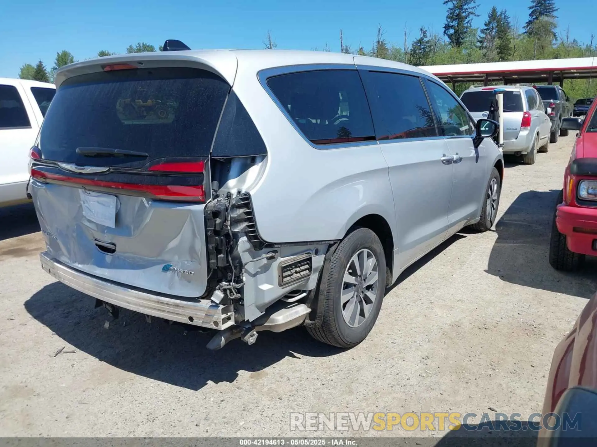 4 Фотография поврежденного автомобиля 2C4RC1S7XRR147332 CHRYSLER PACIFICA HYBRID 2024