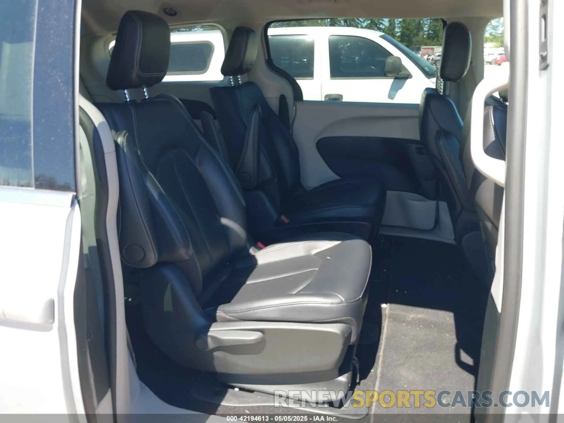 8 Фотография поврежденного автомобиля 2C4RC1S7XRR147332 CHRYSLER PACIFICA HYBRID 2024