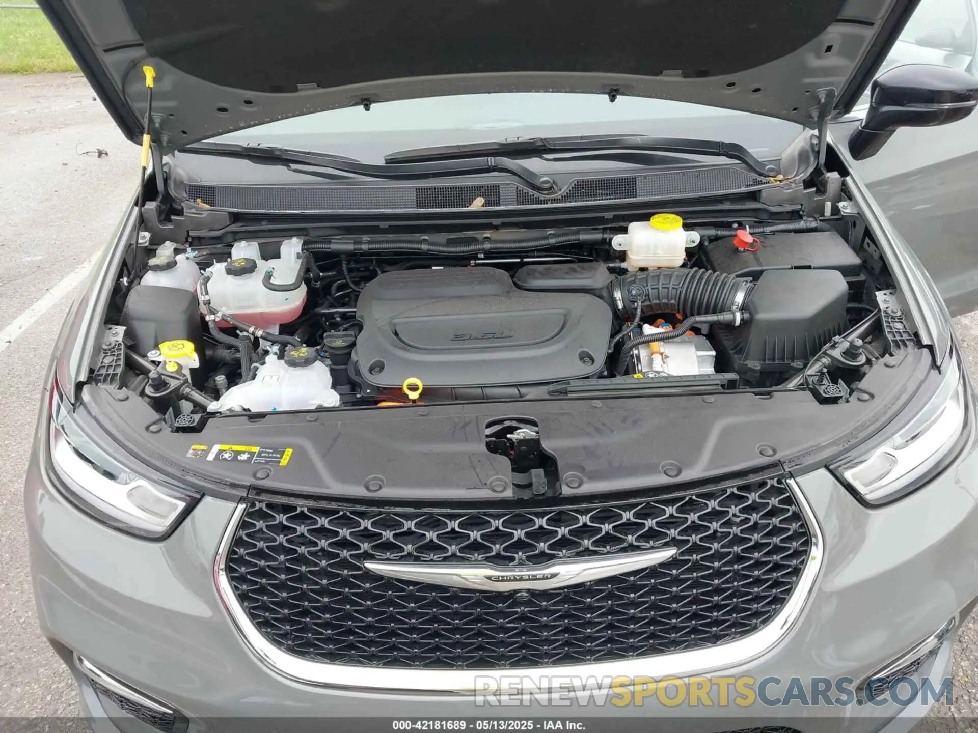 10 Фотография поврежденного автомобиля 2C4RC1S7XRR200143 CHRYSLER PACIFICA HYBRID 2024