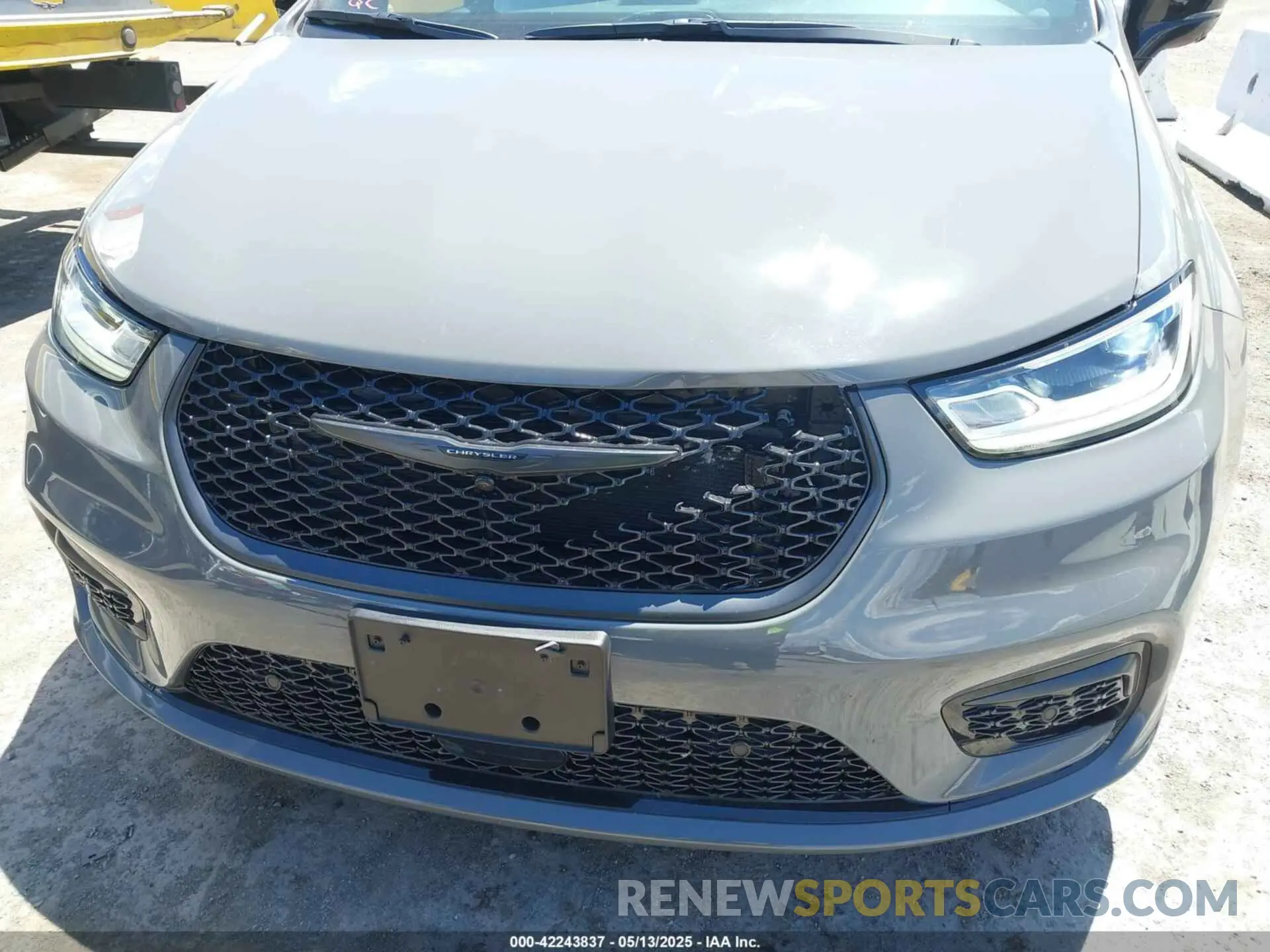 6 Photograph of a damaged car 2C4RC1S74SR528034 CHRYSLER PACIFICA HYBRID 2025
