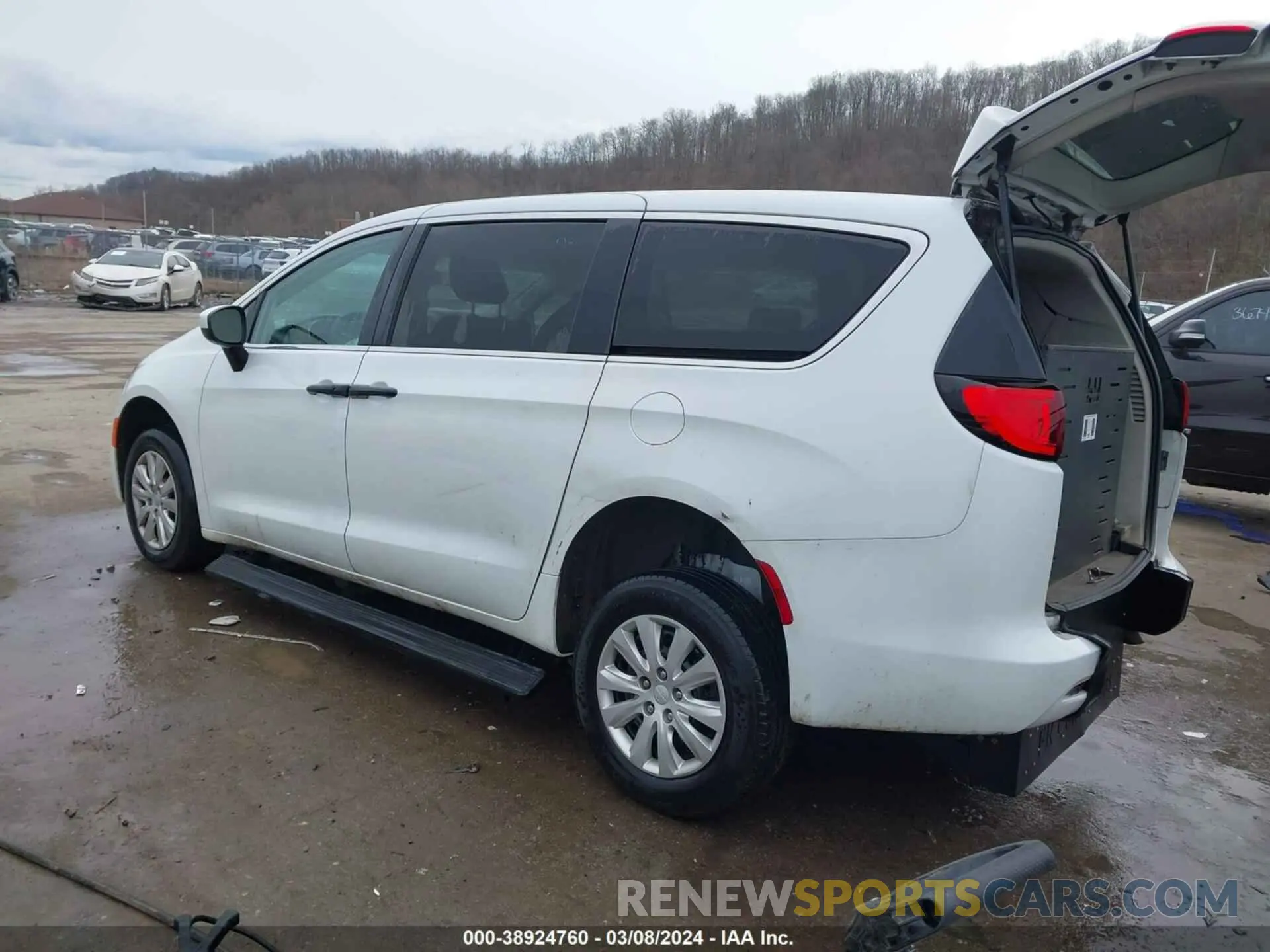 3 Photograph of a damaged car 2C4RC1AG2LR266520 CHRYSLER VOYAGER 2020