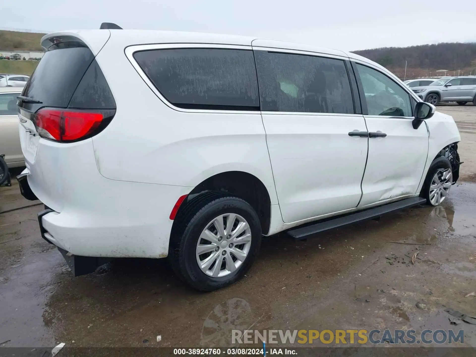 4 Photograph of a damaged car 2C4RC1AG2LR266520 CHRYSLER VOYAGER 2020