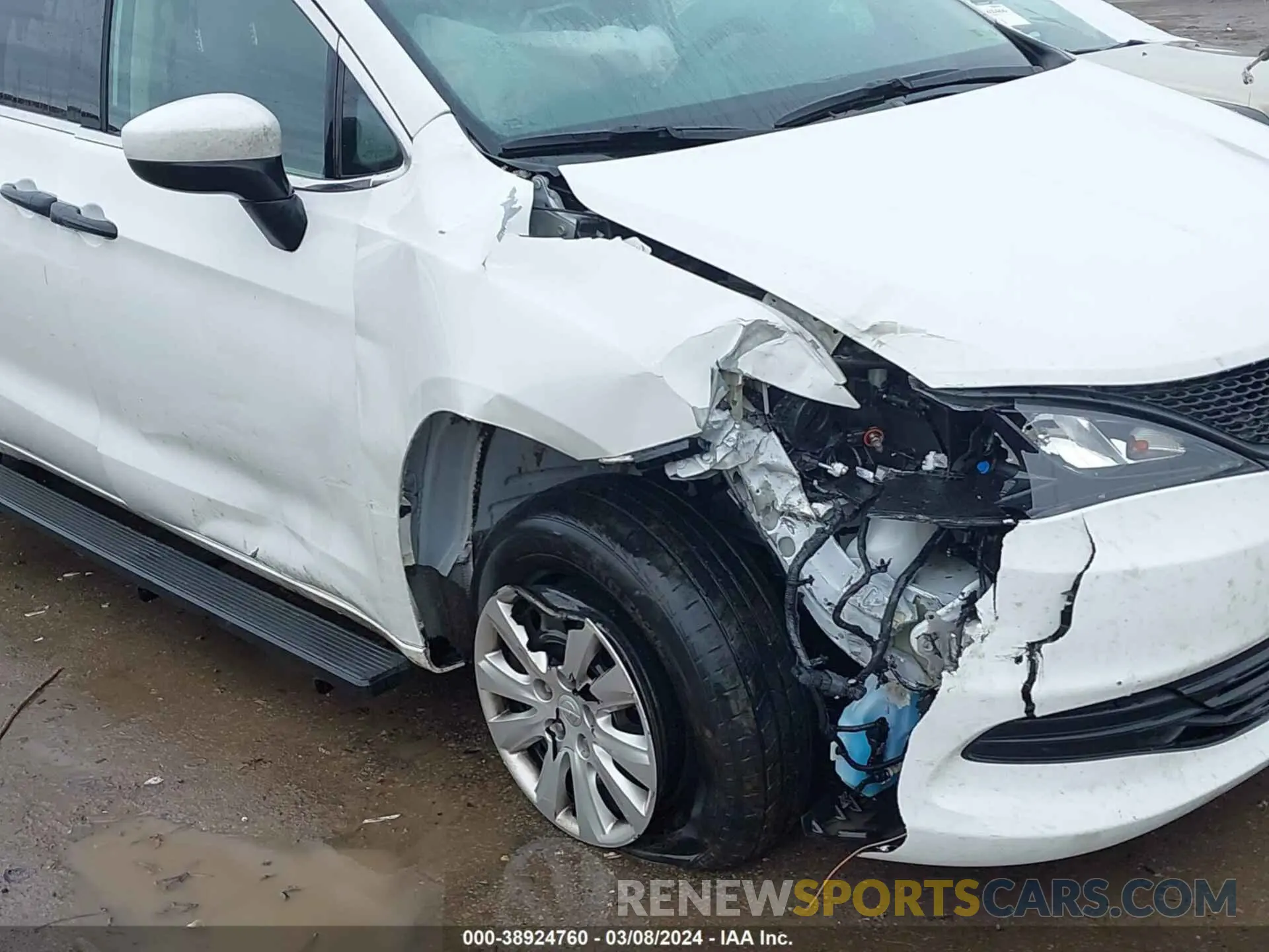 6 Photograph of a damaged car 2C4RC1AG2LR266520 CHRYSLER VOYAGER 2020