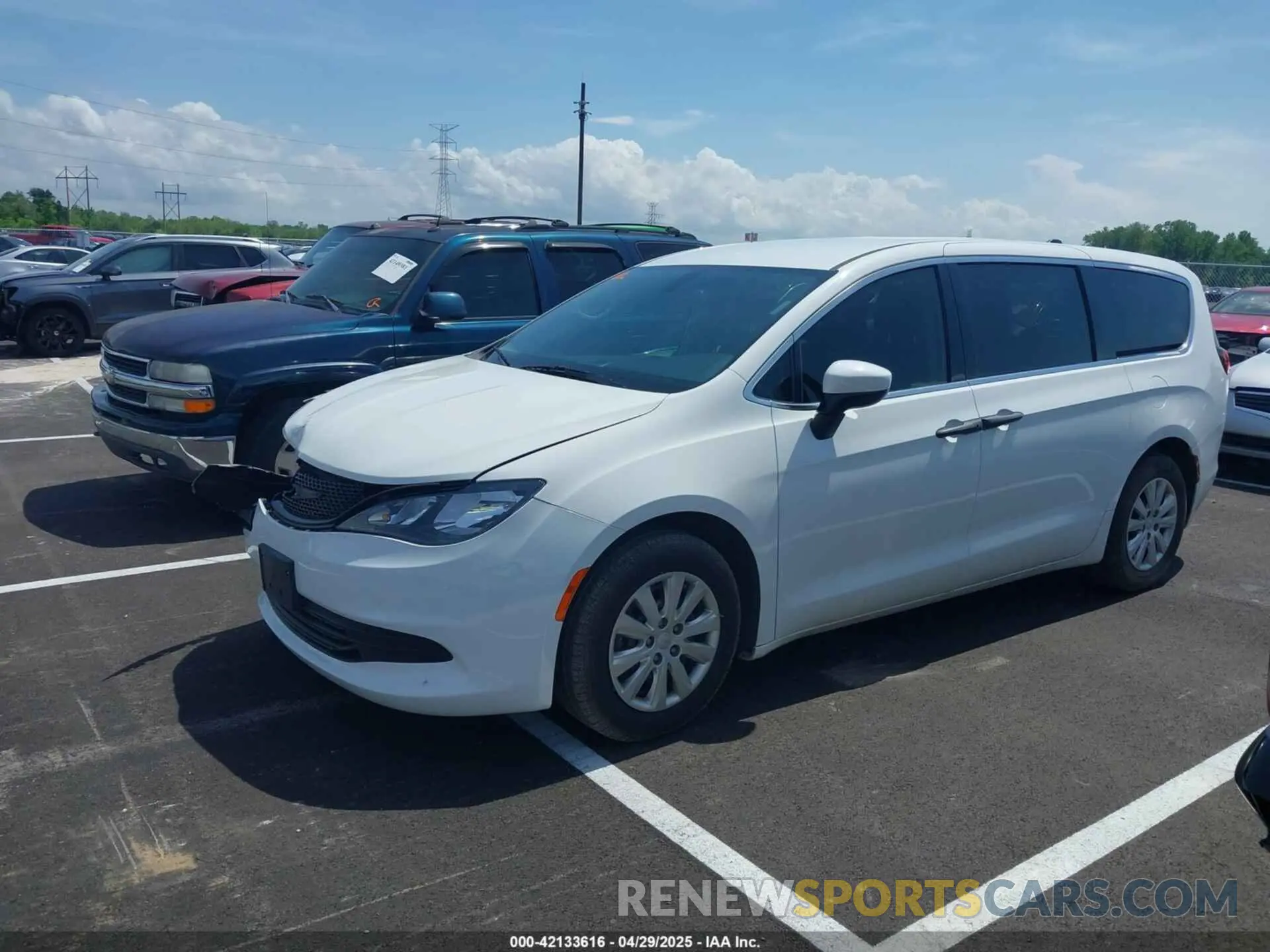 2 Фотография поврежденного автомобиля 2C4RC1AG4LR102783 CHRYSLER VOYAGER 2020