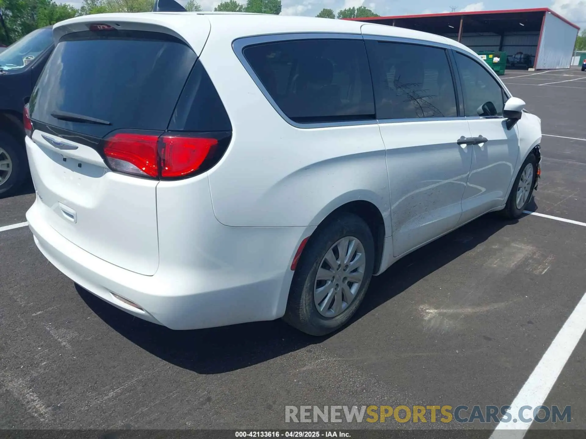 4 Фотография поврежденного автомобиля 2C4RC1AG4LR102783 CHRYSLER VOYAGER 2020