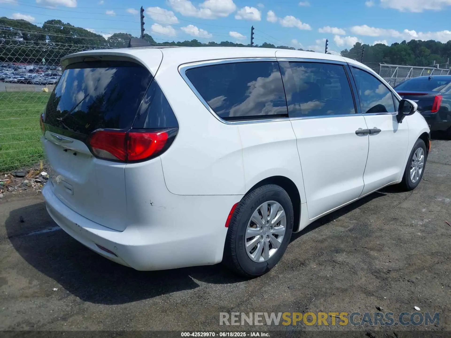 4 Photograph of a damaged car 2C4RC1AG4LR105067 CHRYSLER VOYAGER 2020