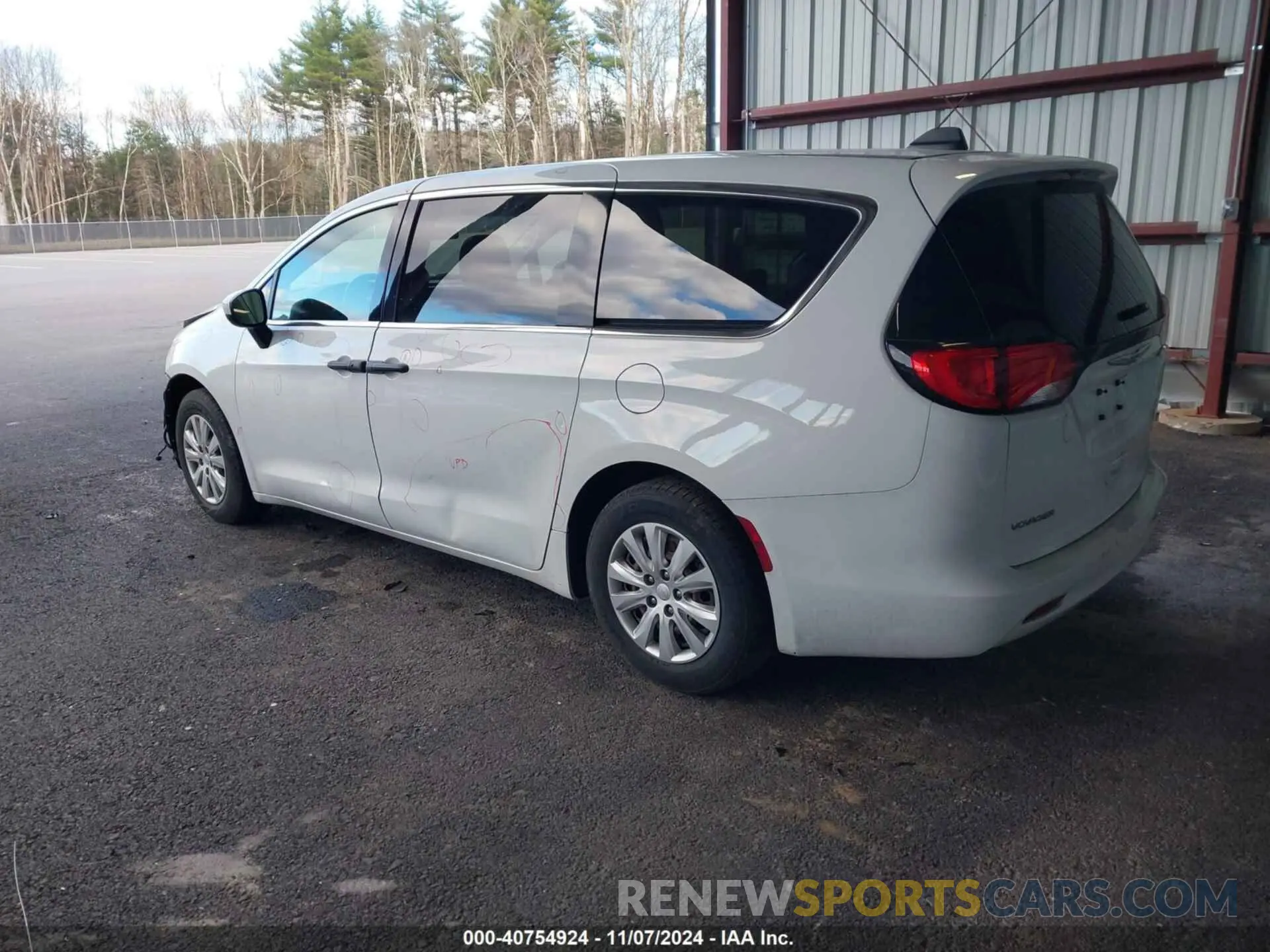 3 Фотография поврежденного автомобиля 2C4RC1AG9LR245566 CHRYSLER VOYAGER 2020