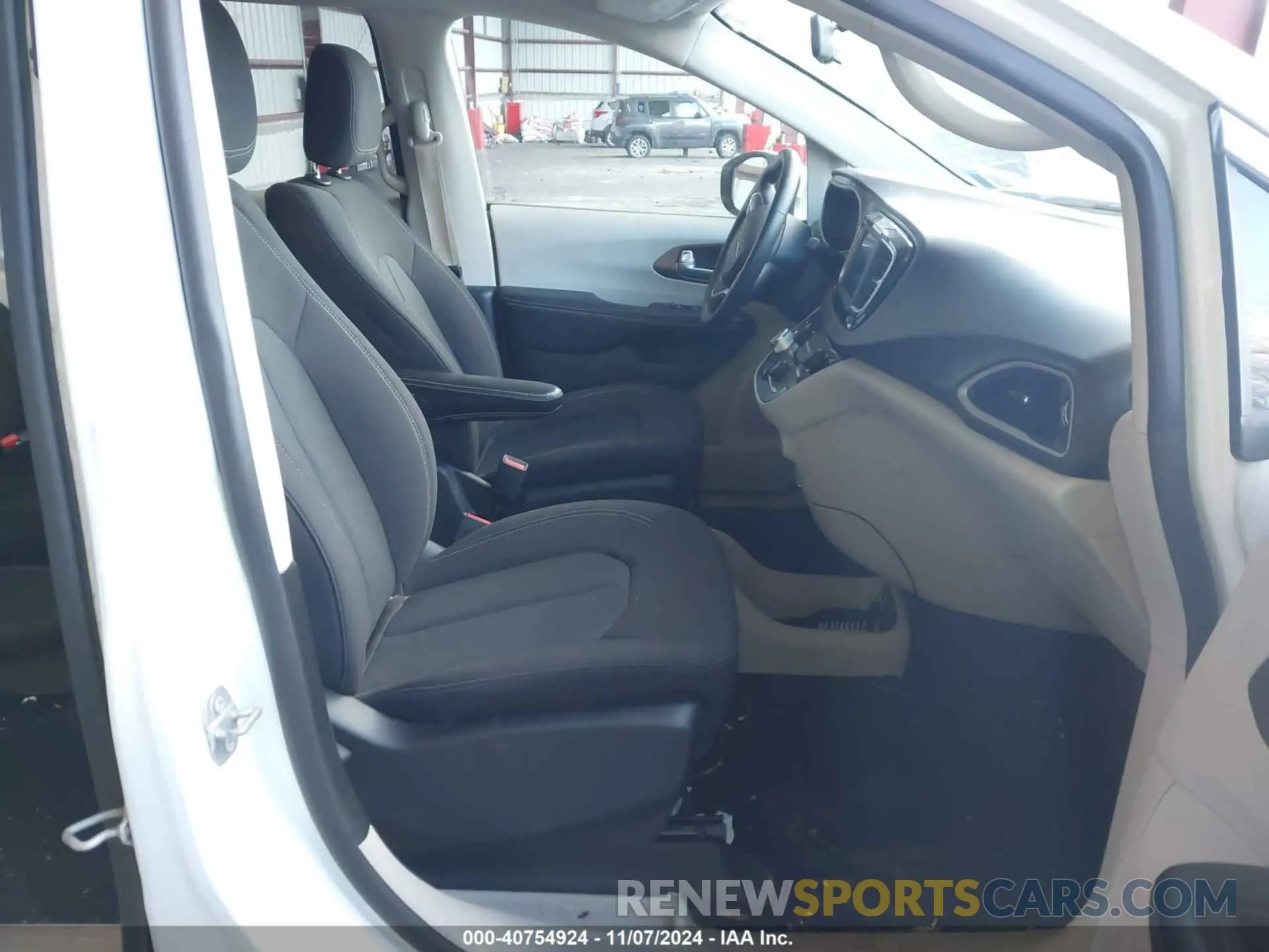 5 Фотография поврежденного автомобиля 2C4RC1AG9LR245566 CHRYSLER VOYAGER 2020