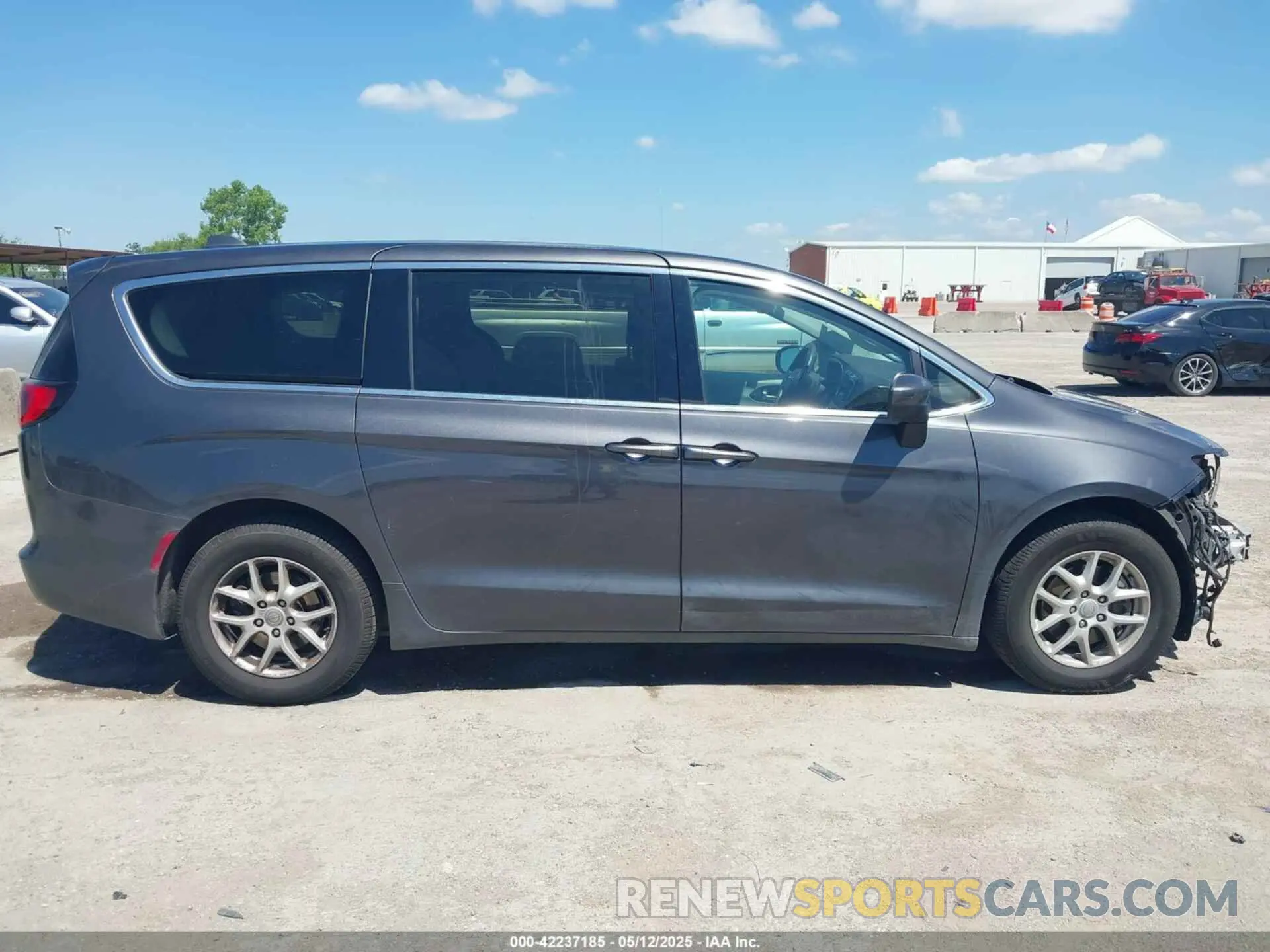 14 Фотография поврежденного автомобиля 2C4RC1CG2LR131258 CHRYSLER VOYAGER 2020