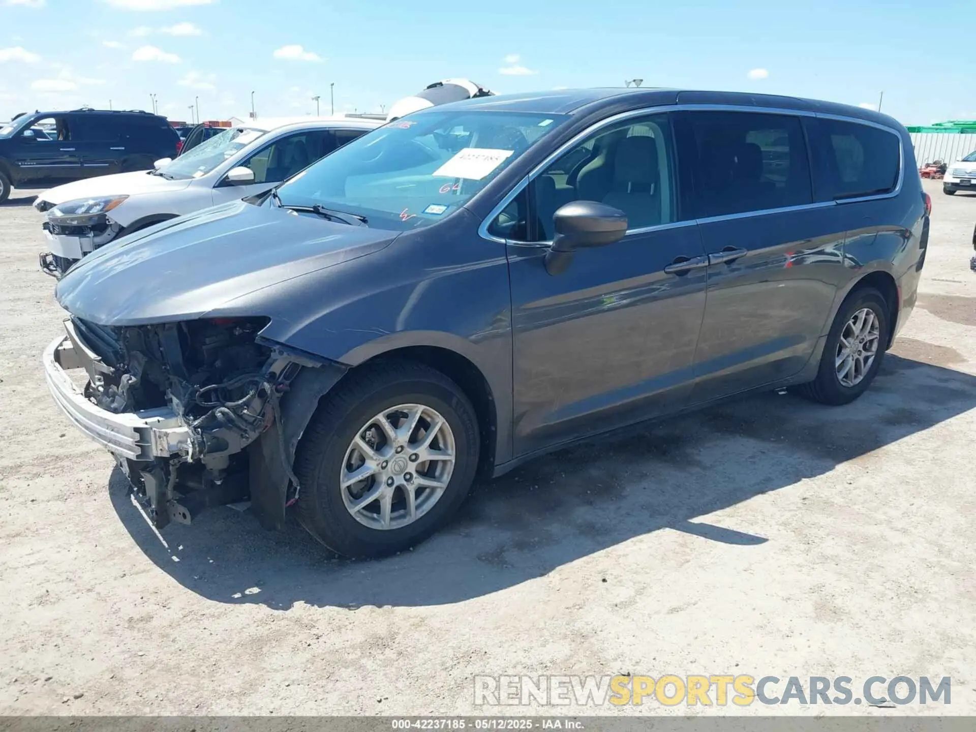 2 Фотография поврежденного автомобиля 2C4RC1CG2LR131258 CHRYSLER VOYAGER 2020