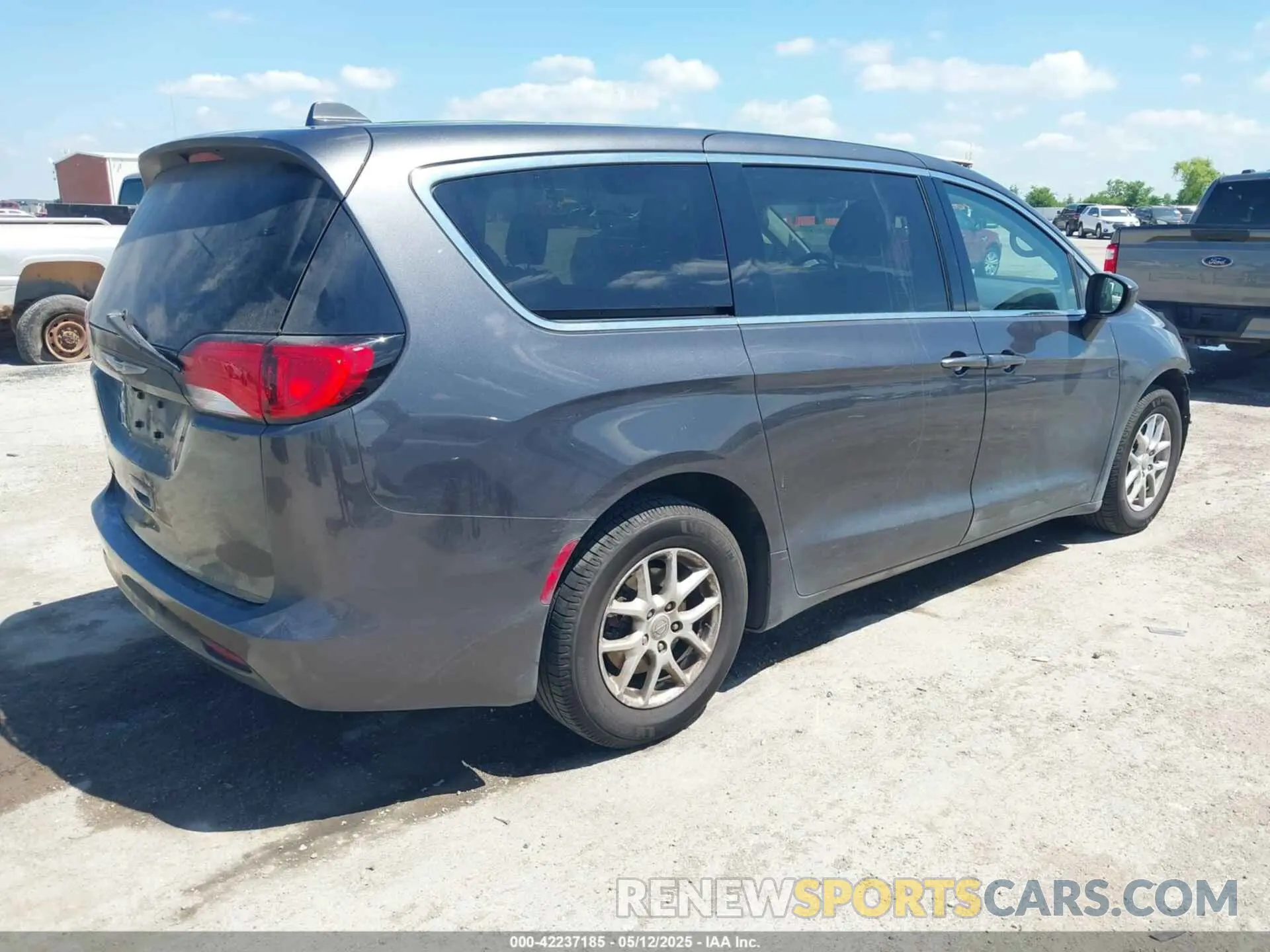 4 Фотография поврежденного автомобиля 2C4RC1CG2LR131258 CHRYSLER VOYAGER 2020