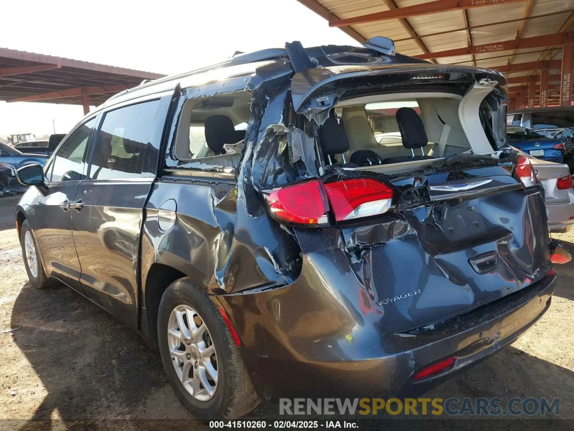 17 Фотография поврежденного автомобиля 2C4RC1CG6LR138780 CHRYSLER VOYAGER 2020