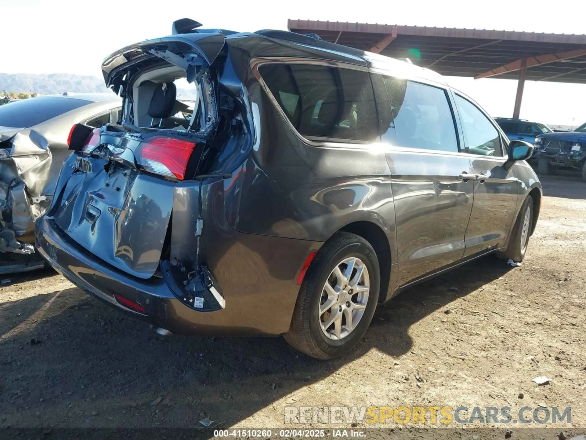 4 Фотография поврежденного автомобиля 2C4RC1CG6LR138780 CHRYSLER VOYAGER 2020