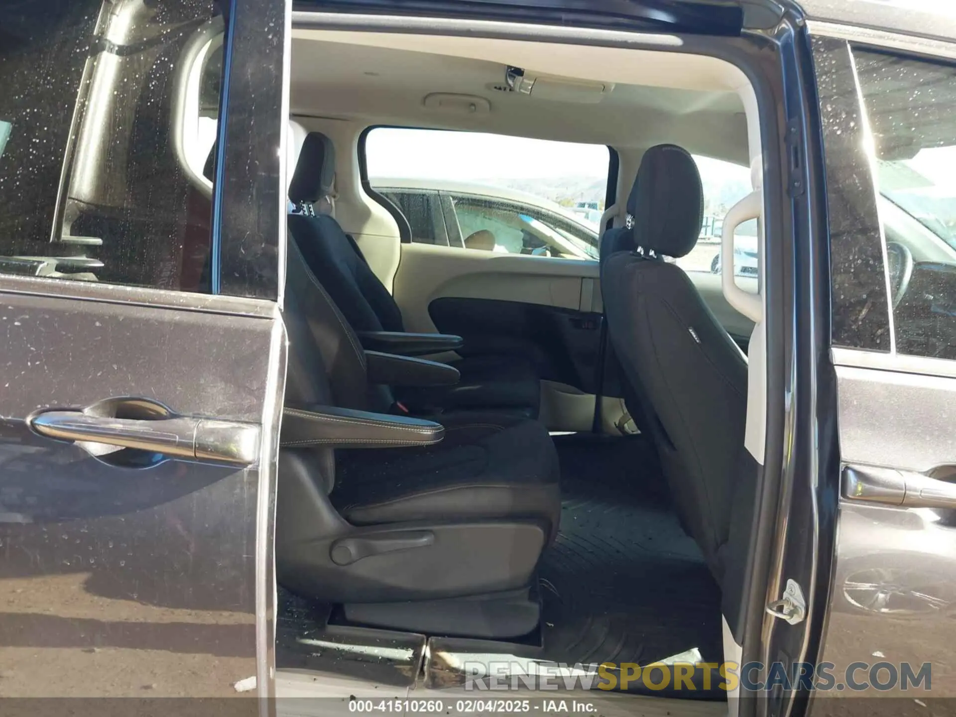 8 Фотография поврежденного автомобиля 2C4RC1CG6LR138780 CHRYSLER VOYAGER 2020