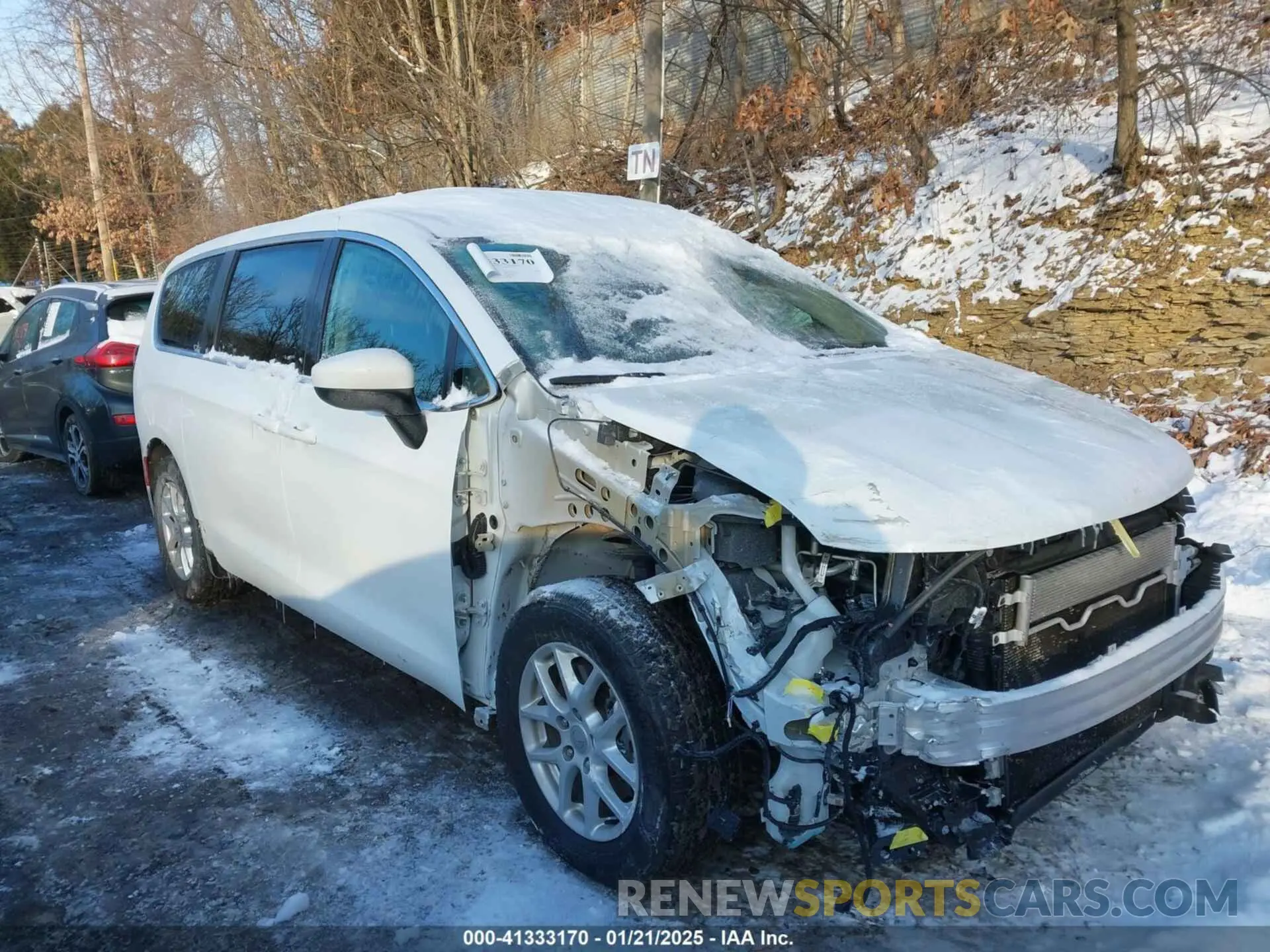 1 Фотография поврежденного автомобиля 2C4RC1CG7LR287442 CHRYSLER VOYAGER 2020